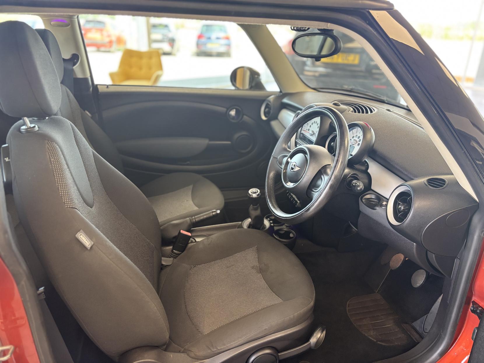 MINI Hatch 1.6 Cooper Hatchback 3dr Petrol Manual Euro 5 (s/s) (122 ps)