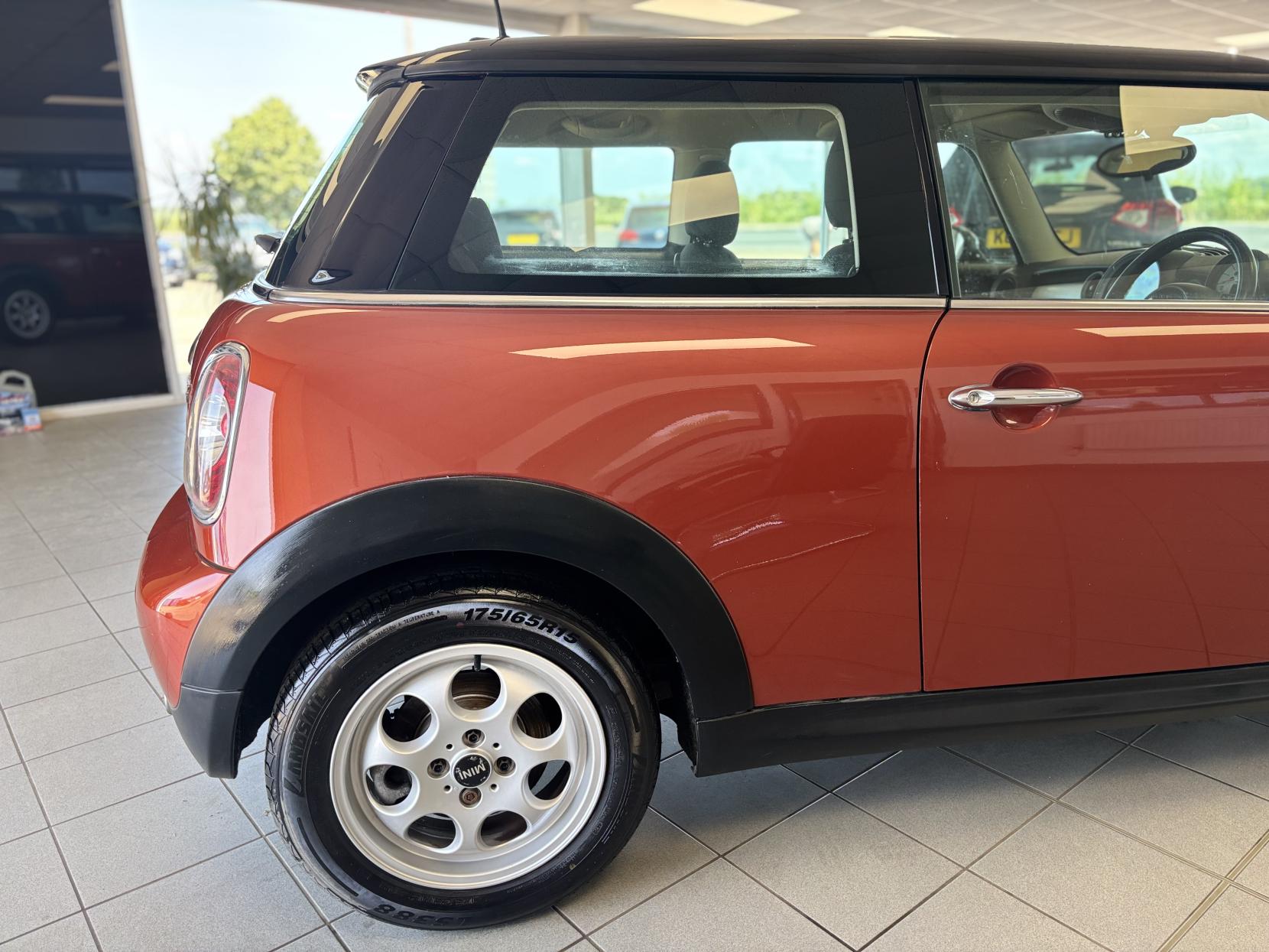 MINI Hatch 1.6 Cooper Hatchback 3dr Petrol Manual Euro 5 (s/s) (122 ps)