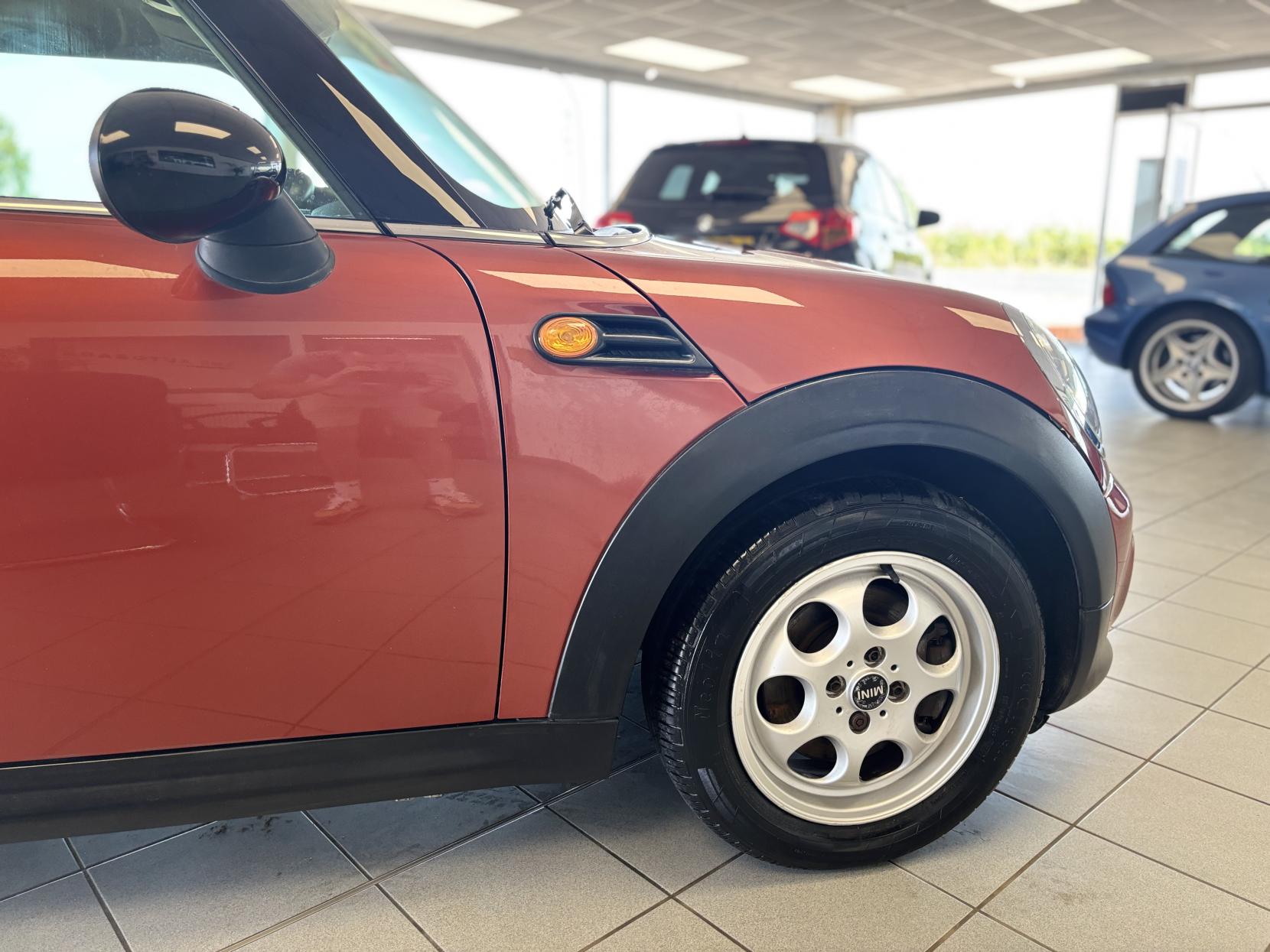 MINI Hatch 1.6 Cooper Hatchback 3dr Petrol Manual Euro 5 (s/s) (122 ps)