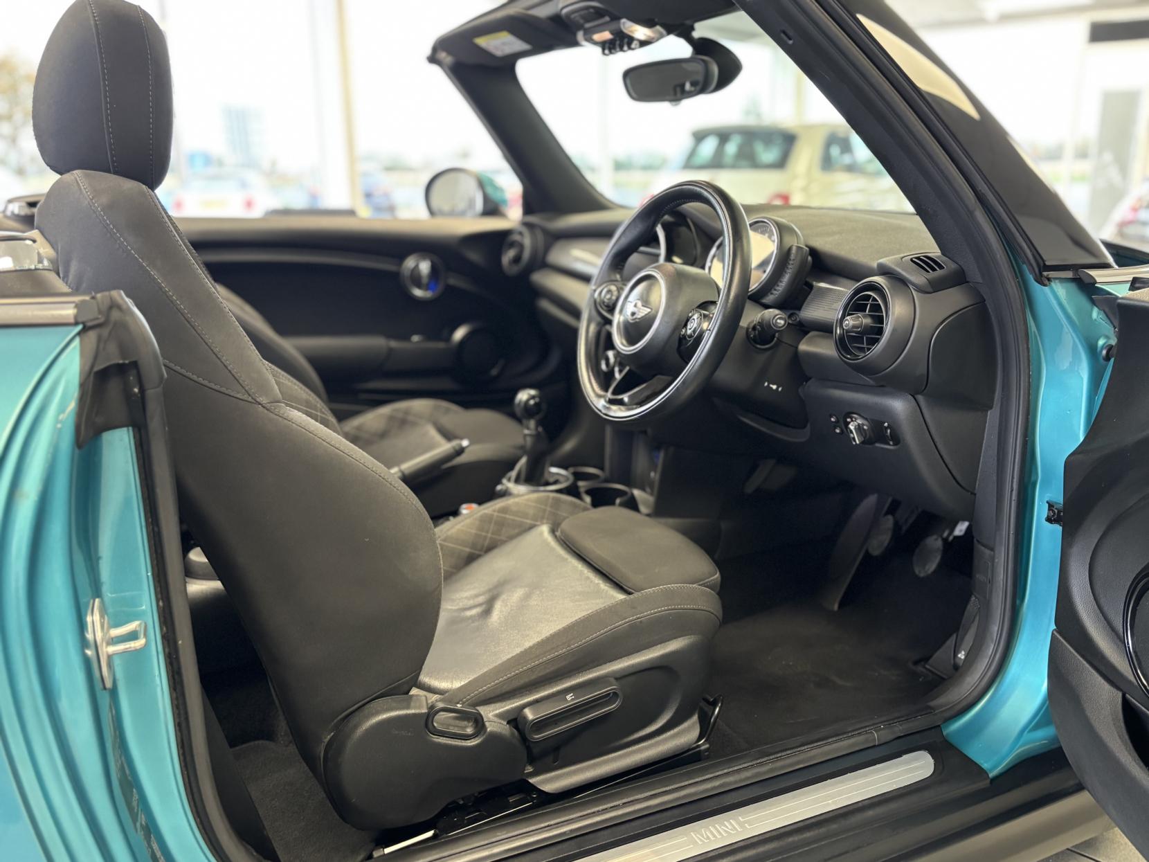MINI Convertible 1.5 Cooper Convertible 2dr Petrol Manual Euro 6 (s/s) (136 ps)