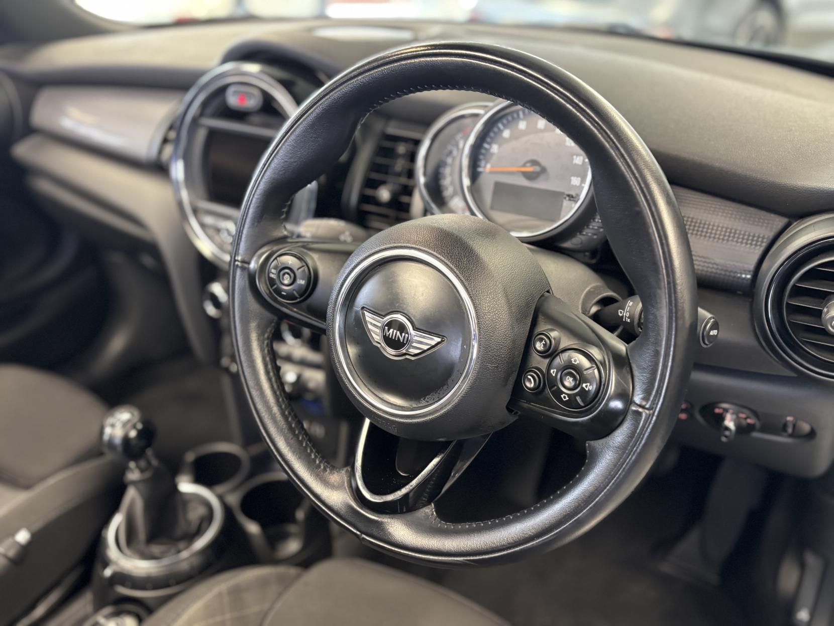 MINI Convertible 1.5 Cooper Convertible 2dr Petrol Manual Euro 6 (s/s) (136 ps)