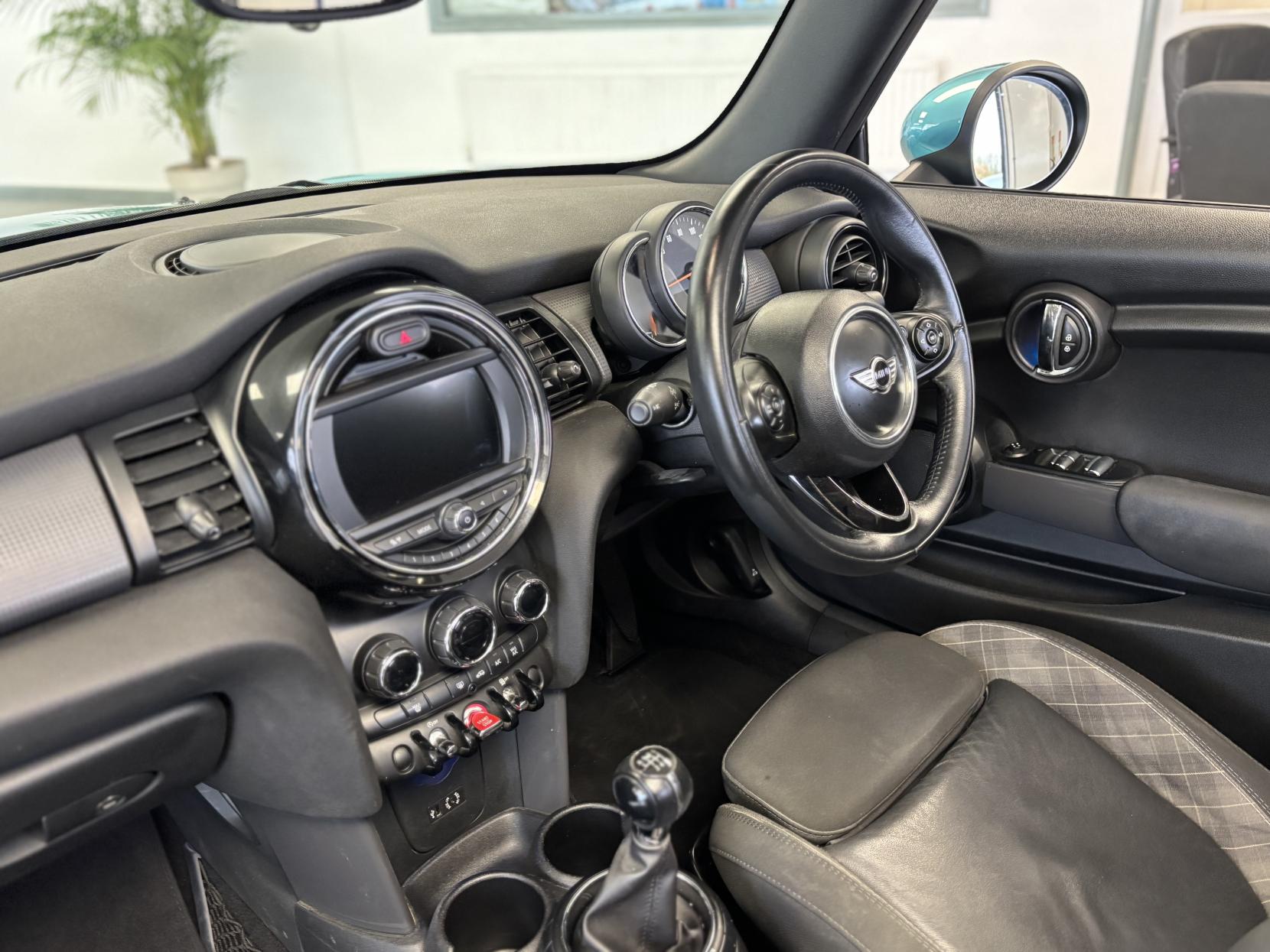 MINI Convertible 1.5 Cooper Convertible 2dr Petrol Manual Euro 6 (s/s) (136 ps)