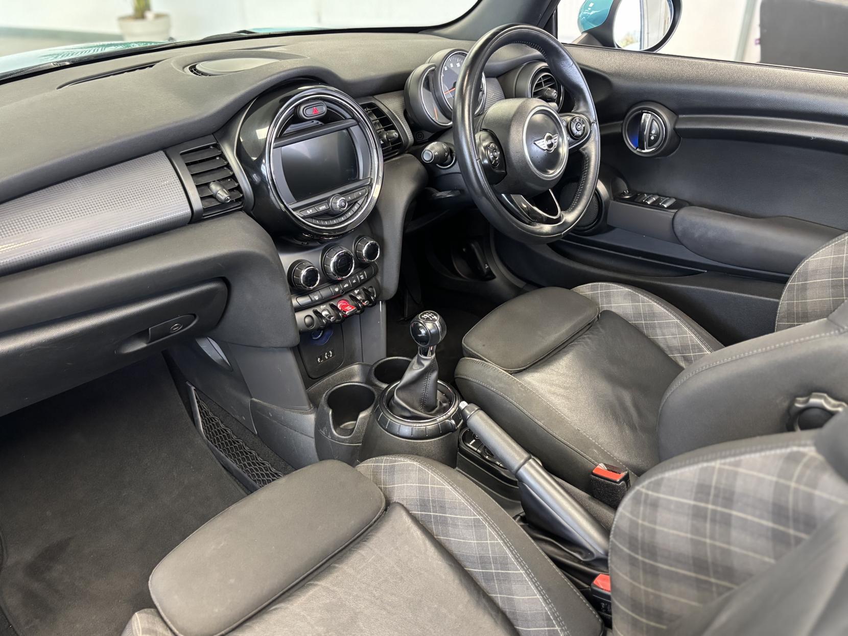 MINI Convertible 1.5 Cooper Convertible 2dr Petrol Manual Euro 6 (s/s) (136 ps)