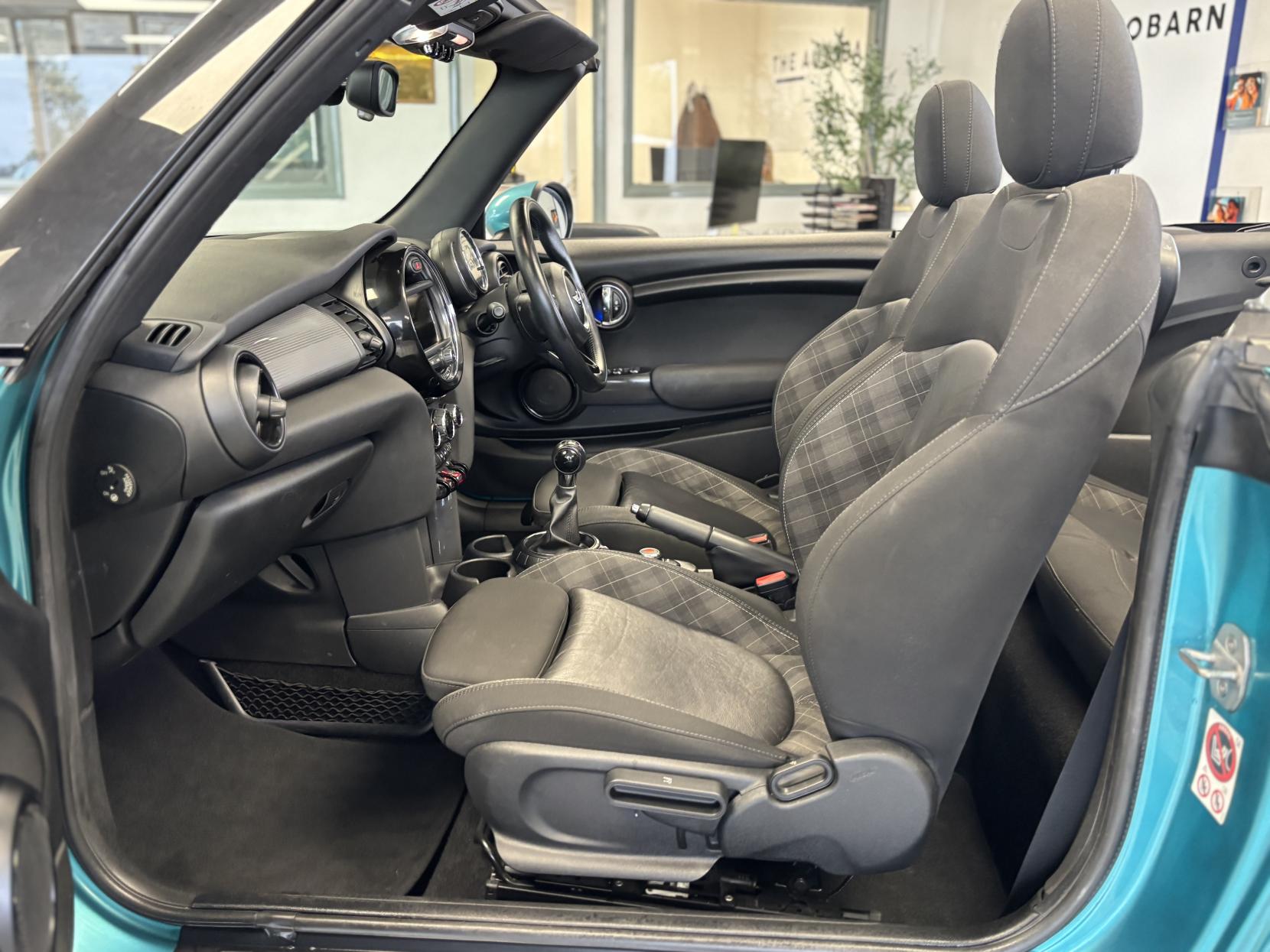 MINI Convertible 1.5 Cooper Convertible 2dr Petrol Manual Euro 6 (s/s) (136 ps)