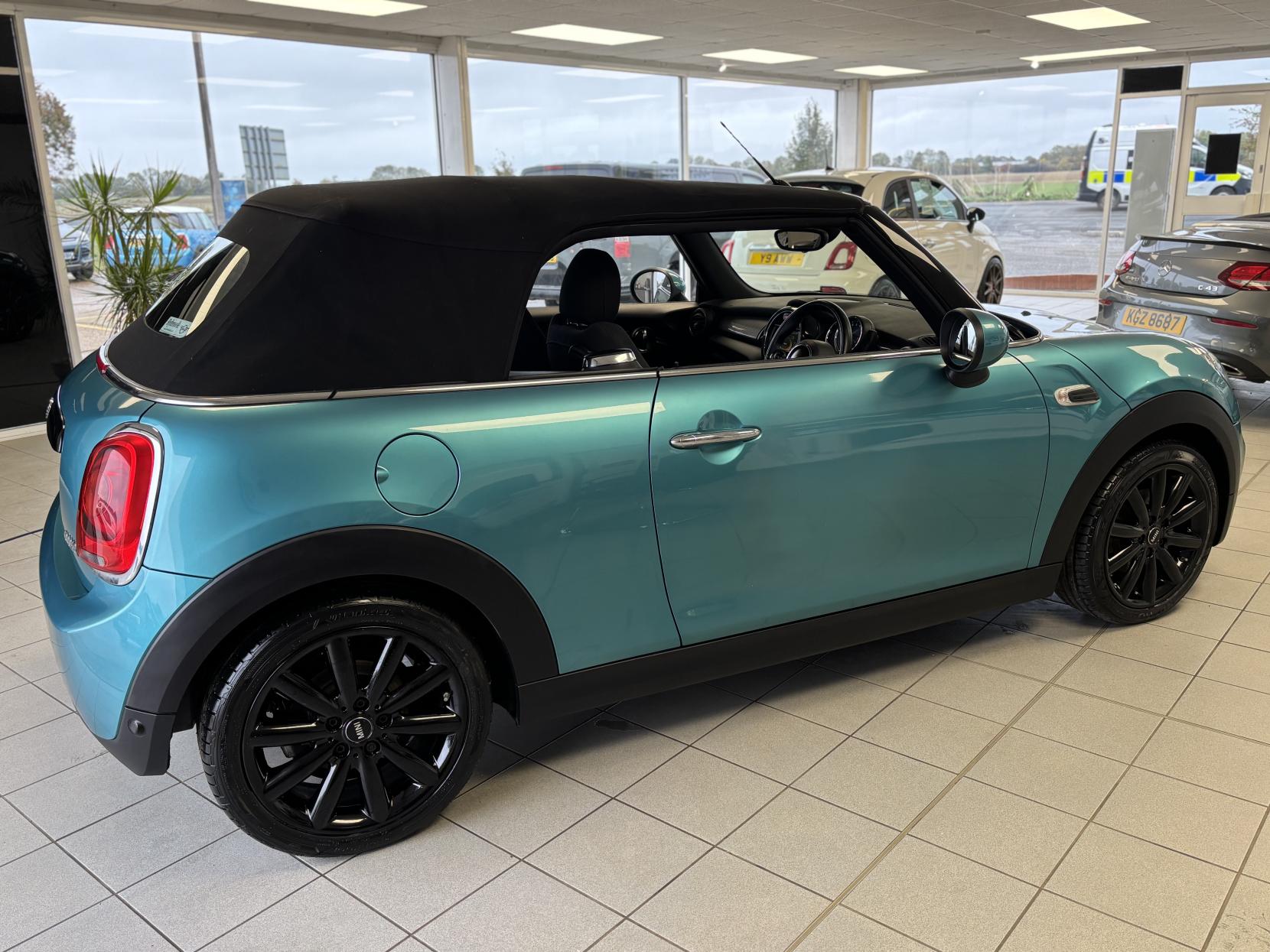 MINI Convertible 1.5 Cooper Convertible 2dr Petrol Manual Euro 6 (s/s) (136 ps)