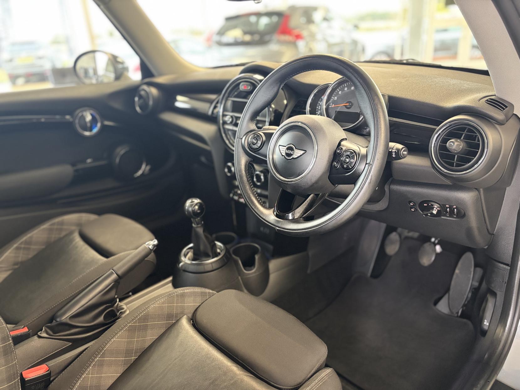 MINI Hatch 1.5 Cooper D Hatchback 3dr Diesel Manual Euro 6 (s/s) (116 ps)