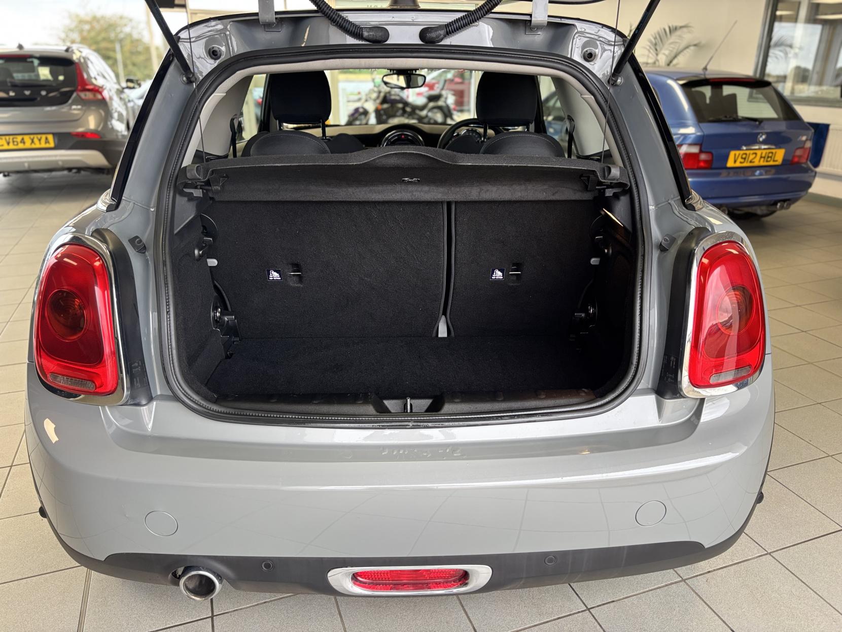 MINI Hatch 1.5 Cooper D Hatchback 3dr Diesel Manual Euro 6 (s/s) (116 ps)