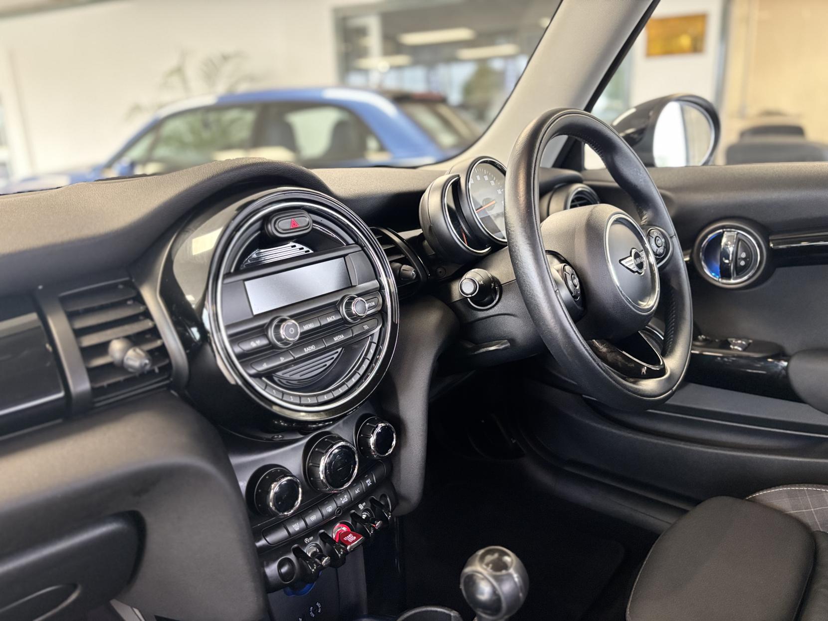 MINI Hatch 1.5 Cooper D Hatchback 3dr Diesel Manual Euro 6 (s/s) (116 ps)