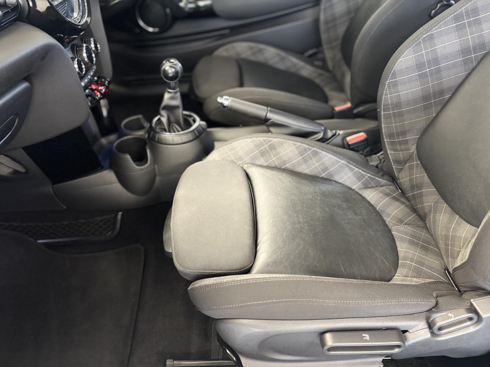 MINI Hatch 1.5 Cooper D Hatchback 3dr Diesel Manual Euro 6 (s/s) (116 ps)