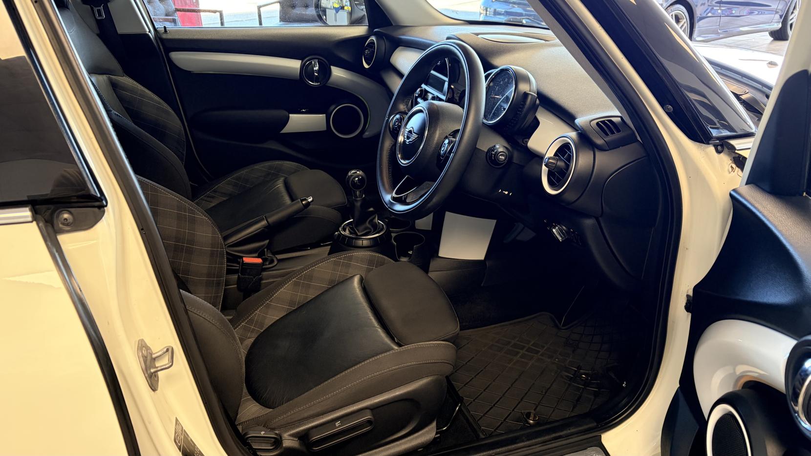 MINI Hatch 1.5 Cooper Hatchback 5dr Petrol Manual Euro 6 (s/s) (136 ps)