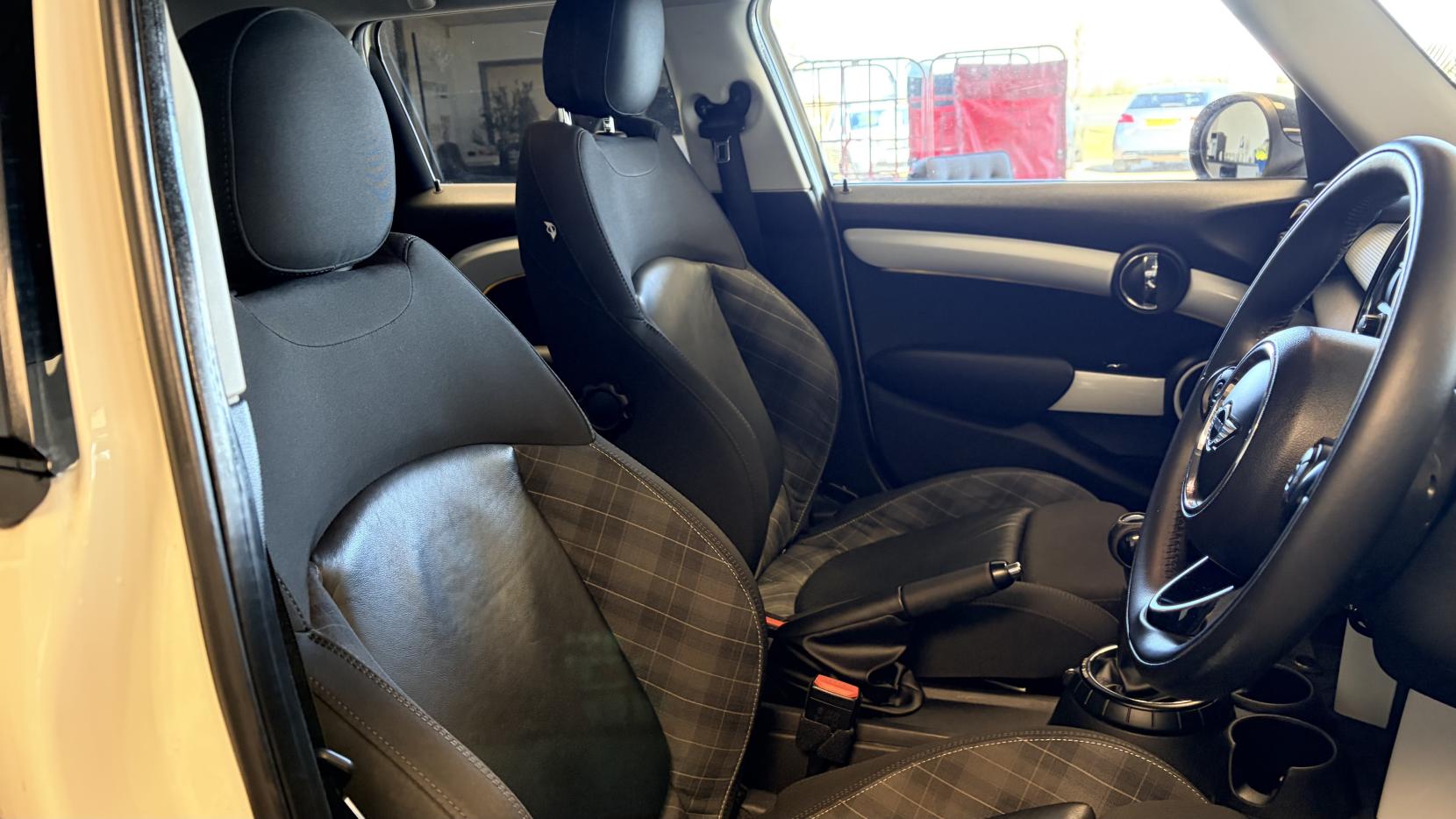 MINI Hatch 1.5 Cooper Hatchback 5dr Petrol Manual Euro 6 (s/s) (136 ps)