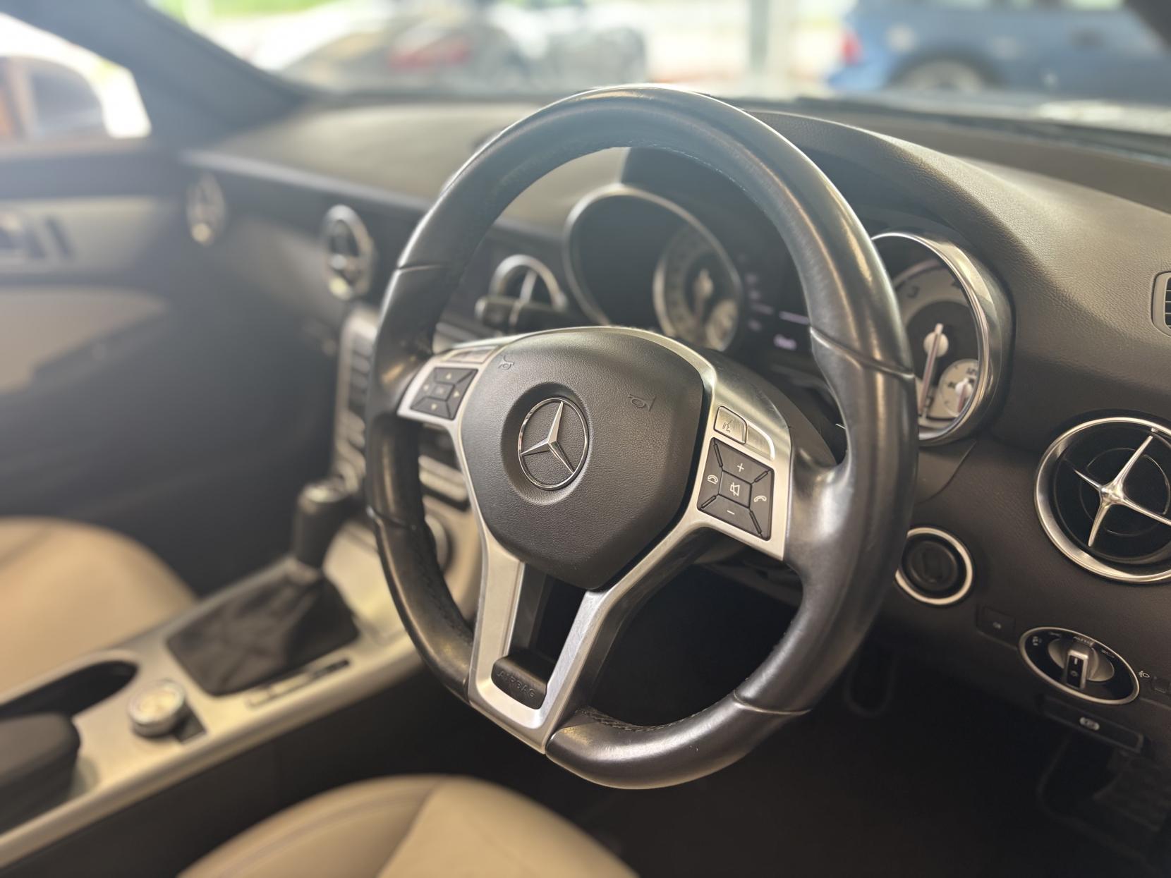 Mercedes-Benz SLK 2.1 SLK250 CDI AMG Sport Convertible 2dr Diesel G-Tronic+ Euro 5 (s/s) (204 ps)