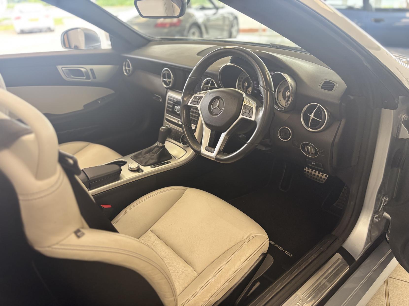 Mercedes-Benz SLK 2.1 SLK250 CDI AMG Sport Convertible 2dr Diesel G-Tronic+ Euro 5 (s/s) (204 ps)