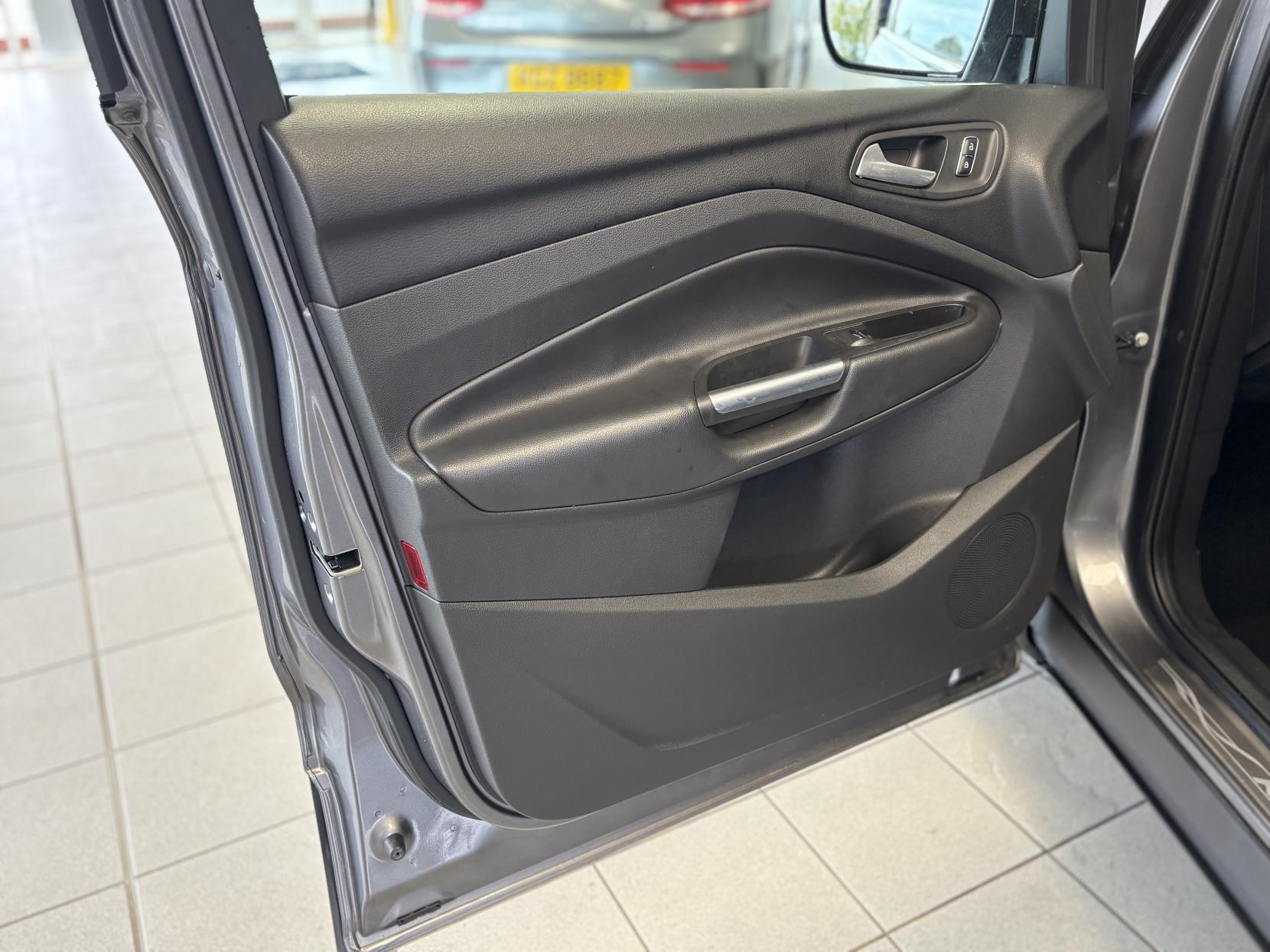 Ford Kuga 2.0 TDCi Titanium SUV 5dr Diesel Manual 2WD Euro 5 (140 ps)