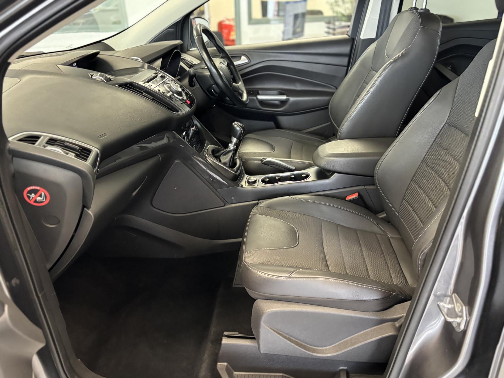 Ford Kuga 2.0 TDCi Titanium SUV 5dr Diesel Manual 2WD Euro 5 (140 ps)