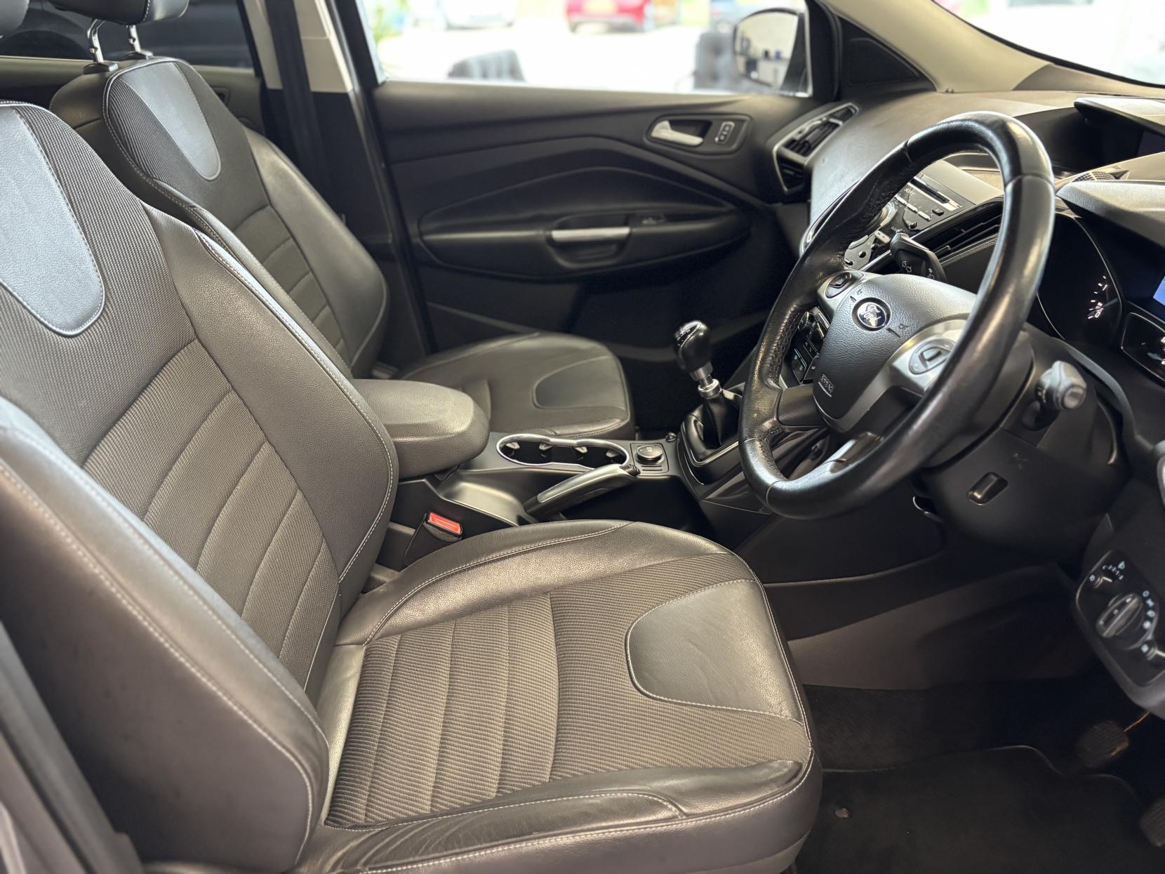 Ford Kuga 2.0 TDCi Titanium SUV 5dr Diesel Manual 2WD Euro 5 (140 ps)