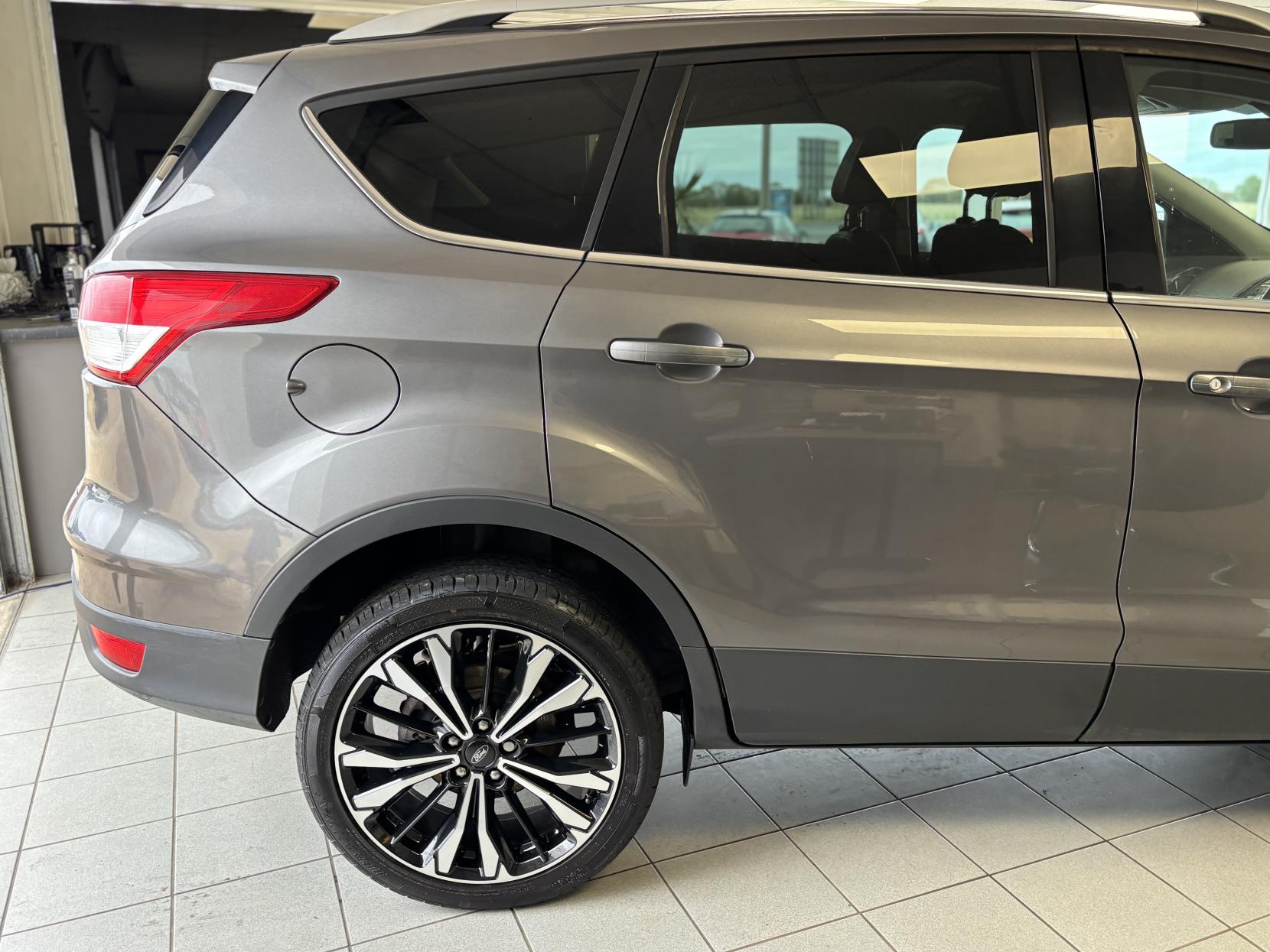 Ford Kuga 2.0 TDCi Titanium SUV 5dr Diesel Manual 2WD Euro 5 (140 ps)
