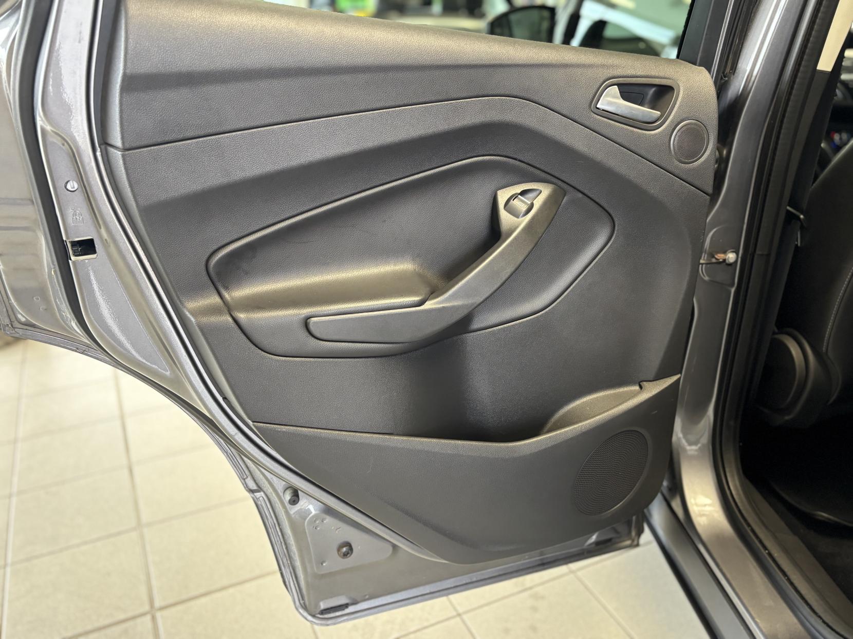 Ford Kuga 2.0 TDCi Titanium SUV 5dr Diesel Manual 2WD Euro 5 (140 ps)