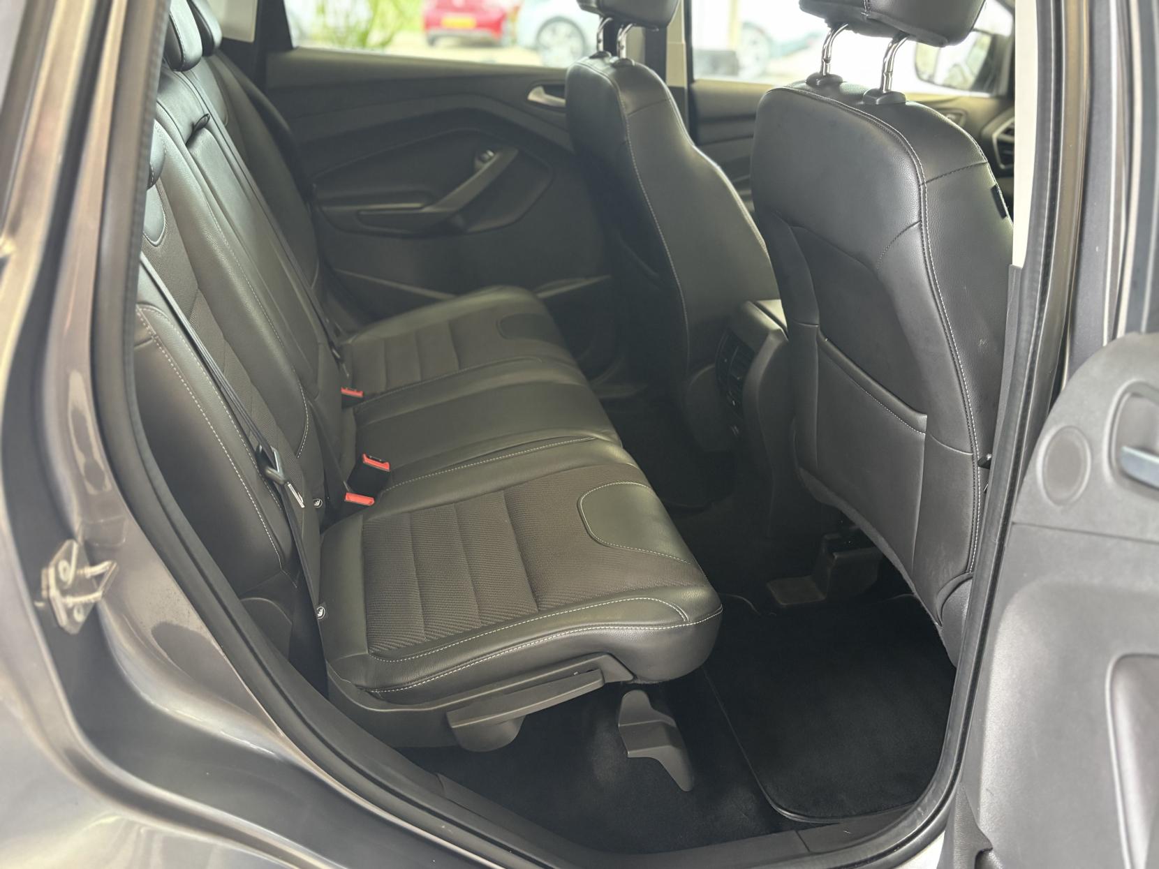 Ford Kuga 2.0 TDCi Titanium SUV 5dr Diesel Manual 2WD Euro 5 (140 ps)