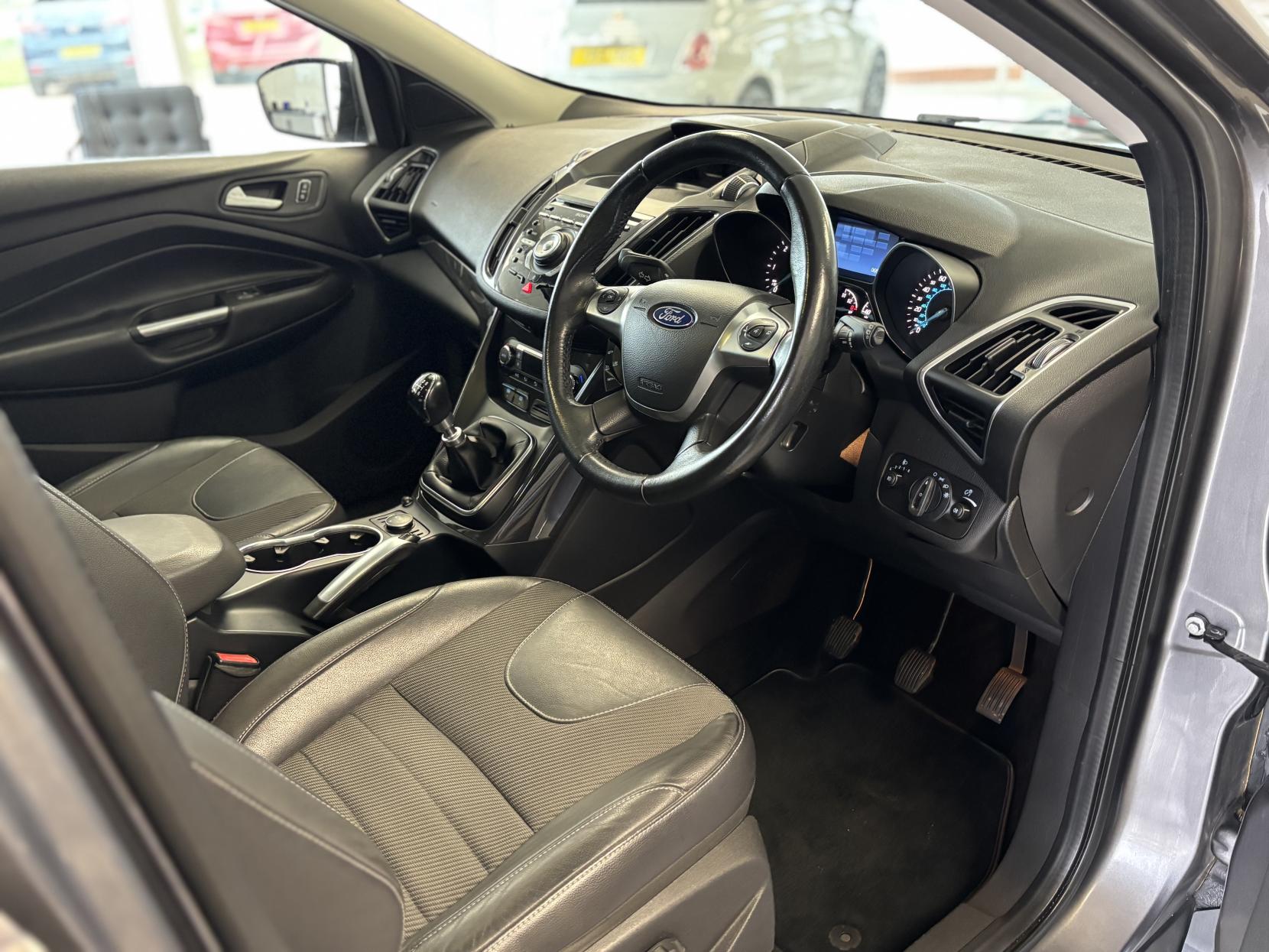 Ford Kuga 2.0 TDCi Titanium SUV 5dr Diesel Manual 2WD Euro 5 (140 ps)