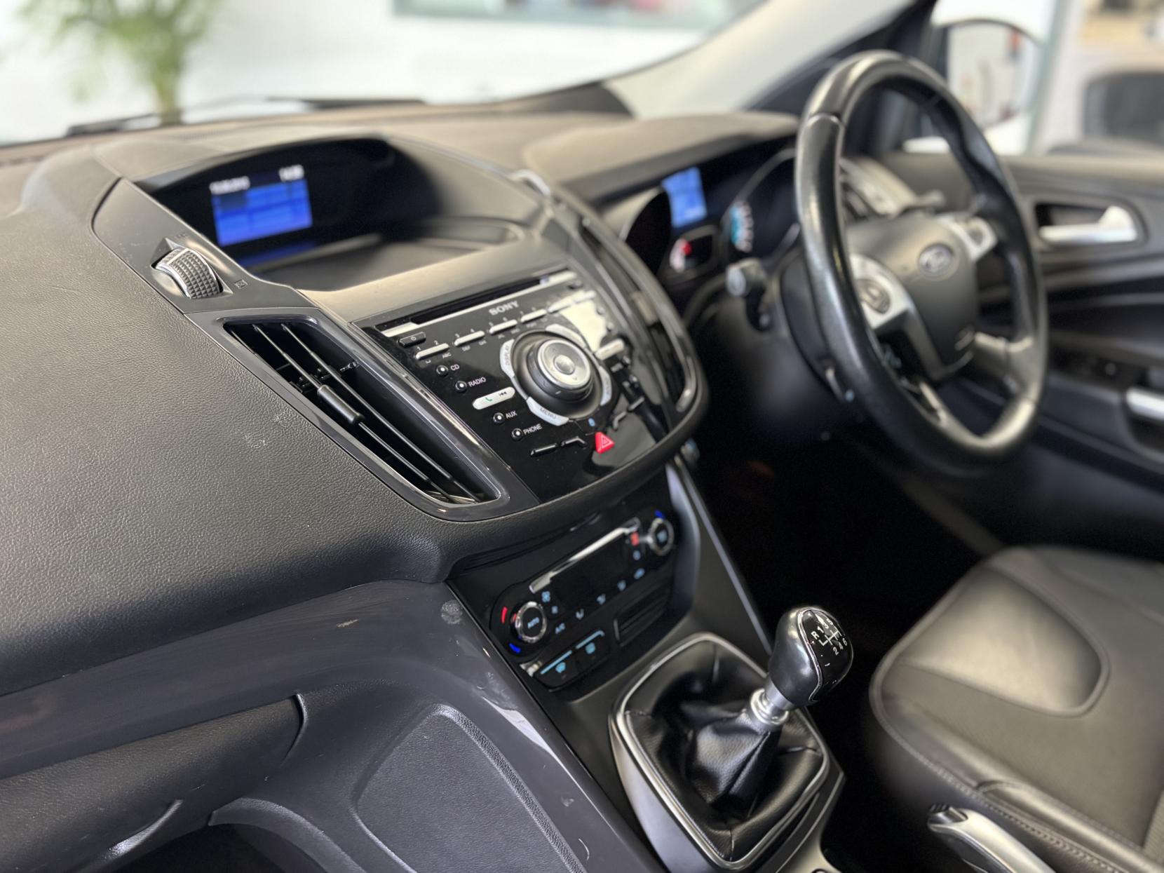 Ford Kuga 2.0 TDCi Titanium SUV 5dr Diesel Manual 2WD Euro 5 (140 ps)