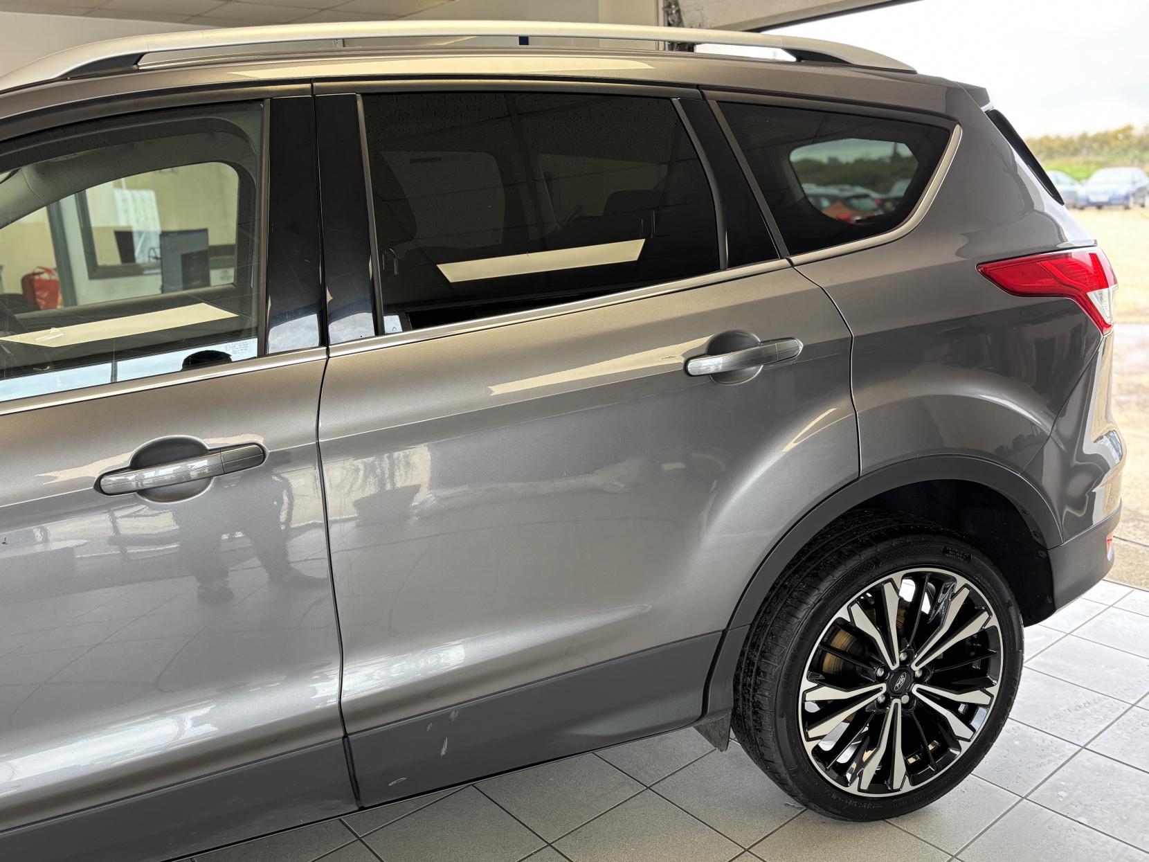 Ford Kuga 2.0 TDCi Titanium SUV 5dr Diesel Manual 2WD Euro 5 (140 ps)