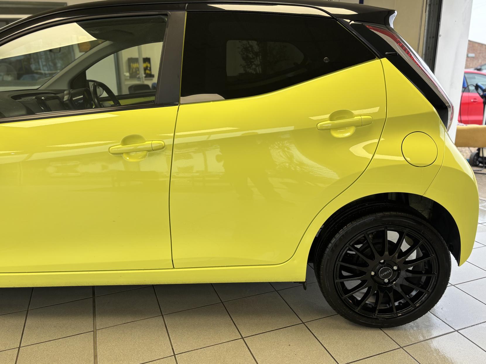 Toyota AYGO 1.0 VVT-i x-cite 3 Yellow Bi-Tone Hatchback 5dr Petrol Manual Euro 6 (68 ps)