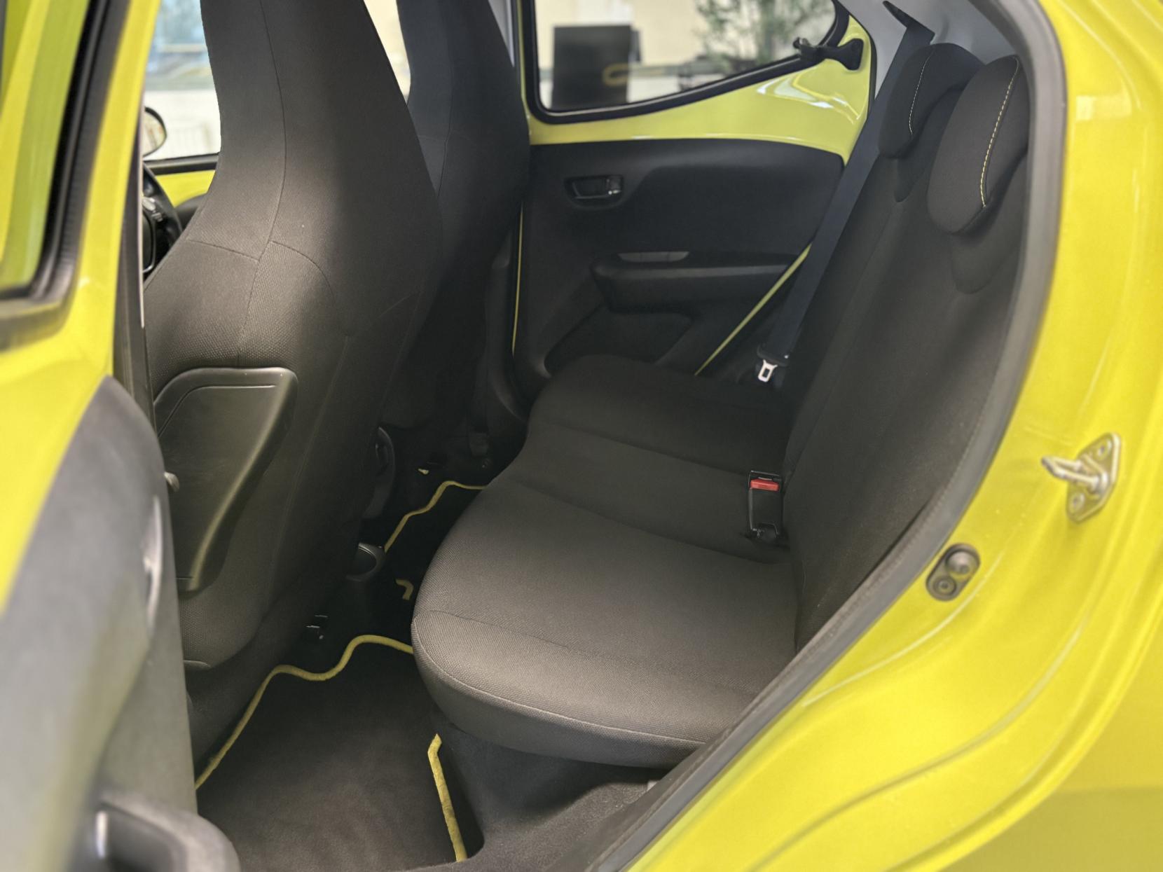 Toyota AYGO 1.0 VVT-i x-cite 3 Yellow Bi-Tone Hatchback 5dr Petrol Manual Euro 6 (68 ps)