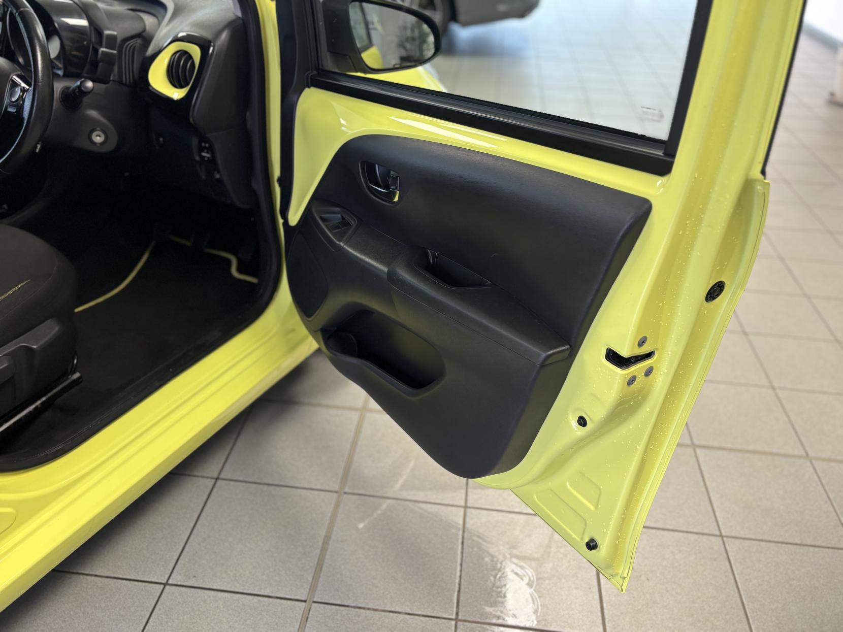 Toyota AYGO 1.0 VVT-i x-cite 3 Yellow Bi-Tone Hatchback 5dr Petrol Manual Euro 6 (68 ps)