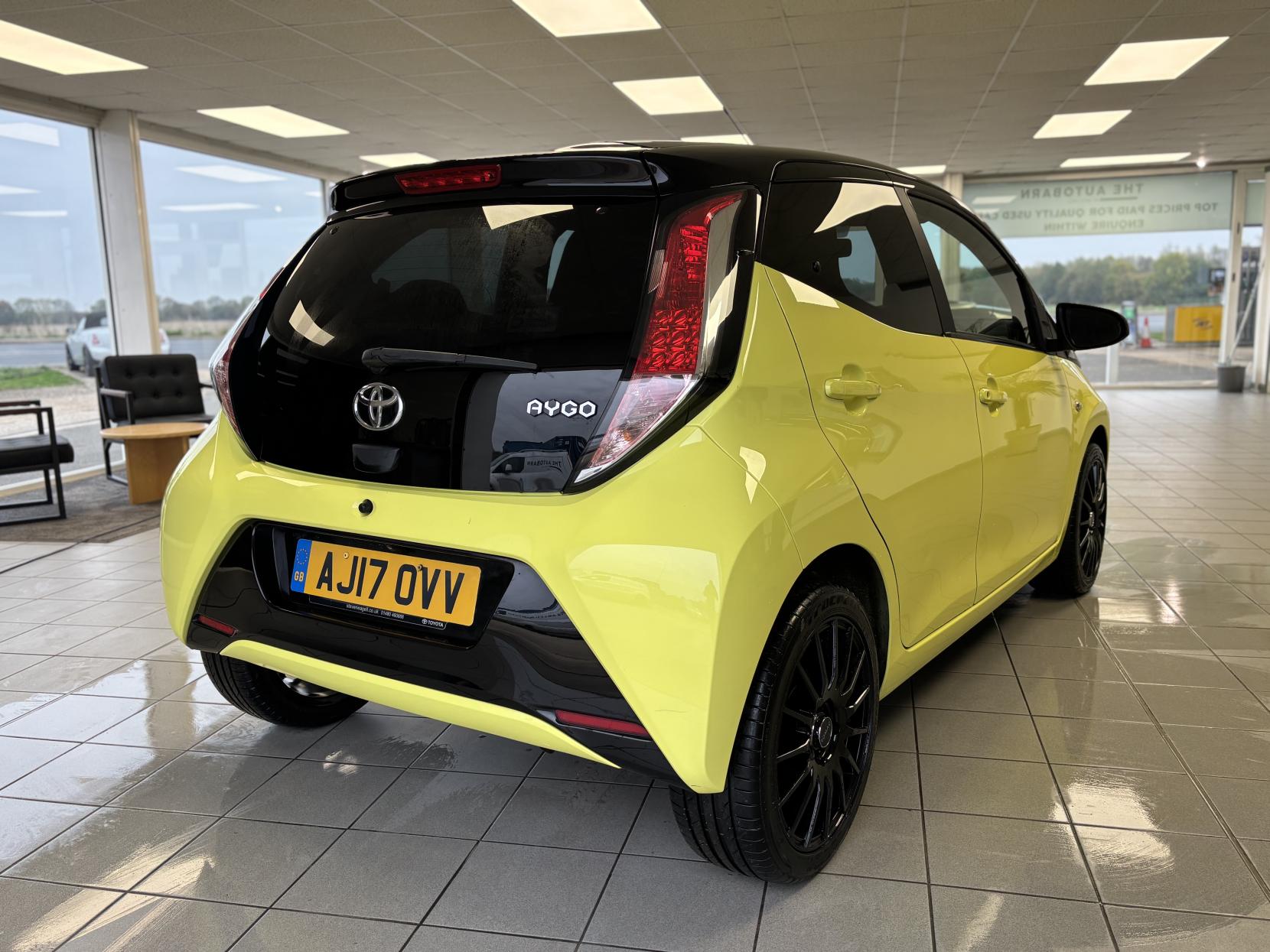 Toyota AYGO 1.0 VVT-i x-cite 3 Yellow Bi-Tone Hatchback 5dr Petrol Manual Euro 6 (68 ps)