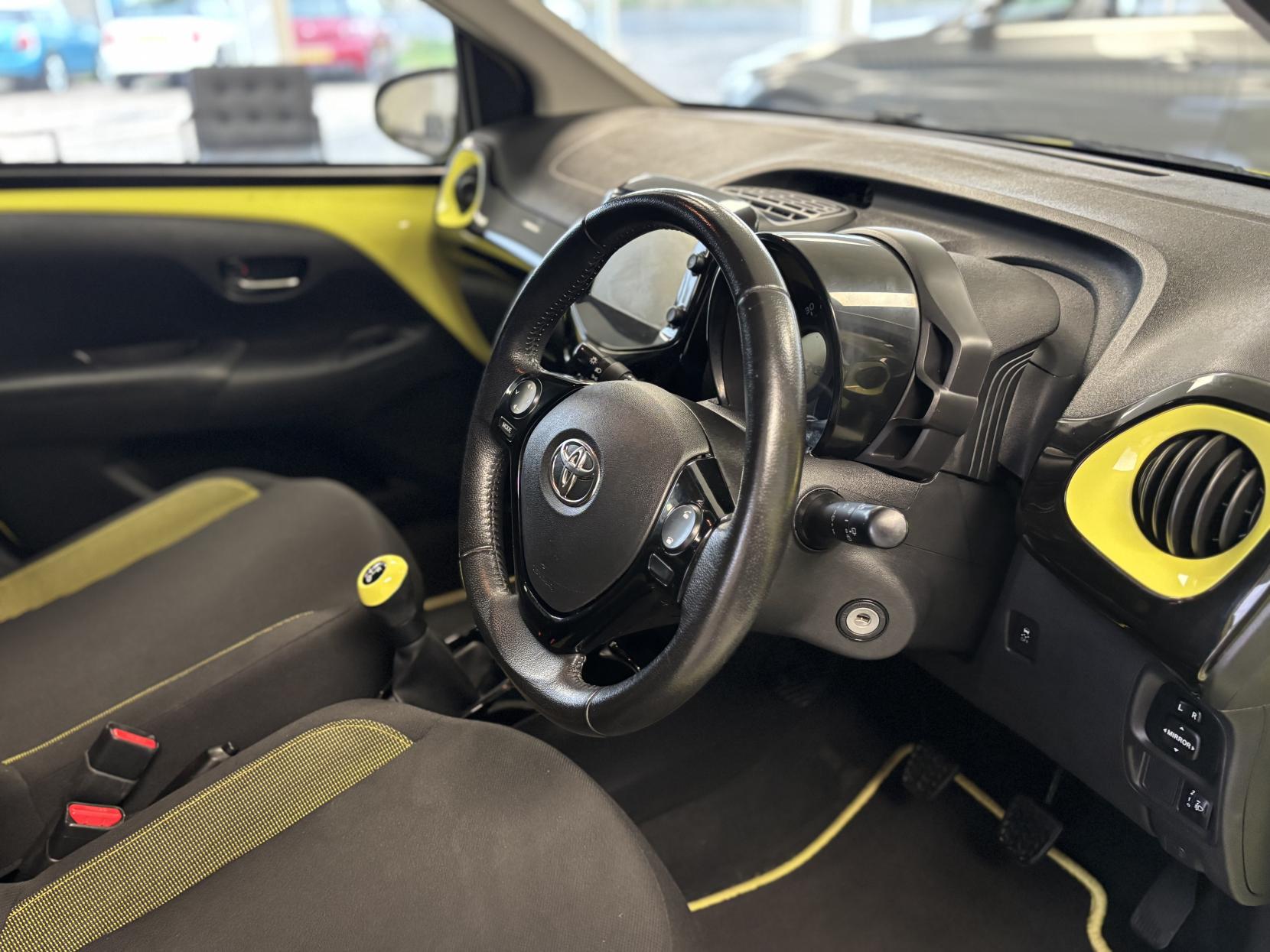 Toyota AYGO 1.0 VVT-i x-cite 3 Yellow Bi-Tone Hatchback 5dr Petrol Manual Euro 6 (68 ps)