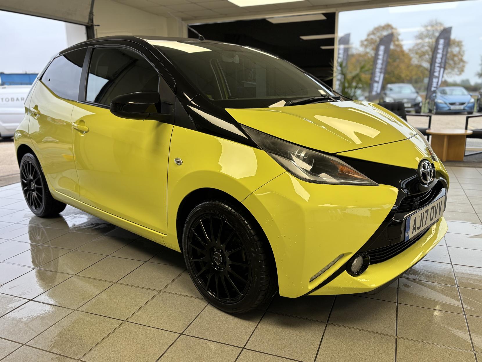 Toyota AYGO 1.0 VVT-i x-cite 3 Yellow Bi-Tone Hatchback 5dr Petrol Manual Euro 6 (68 ps)