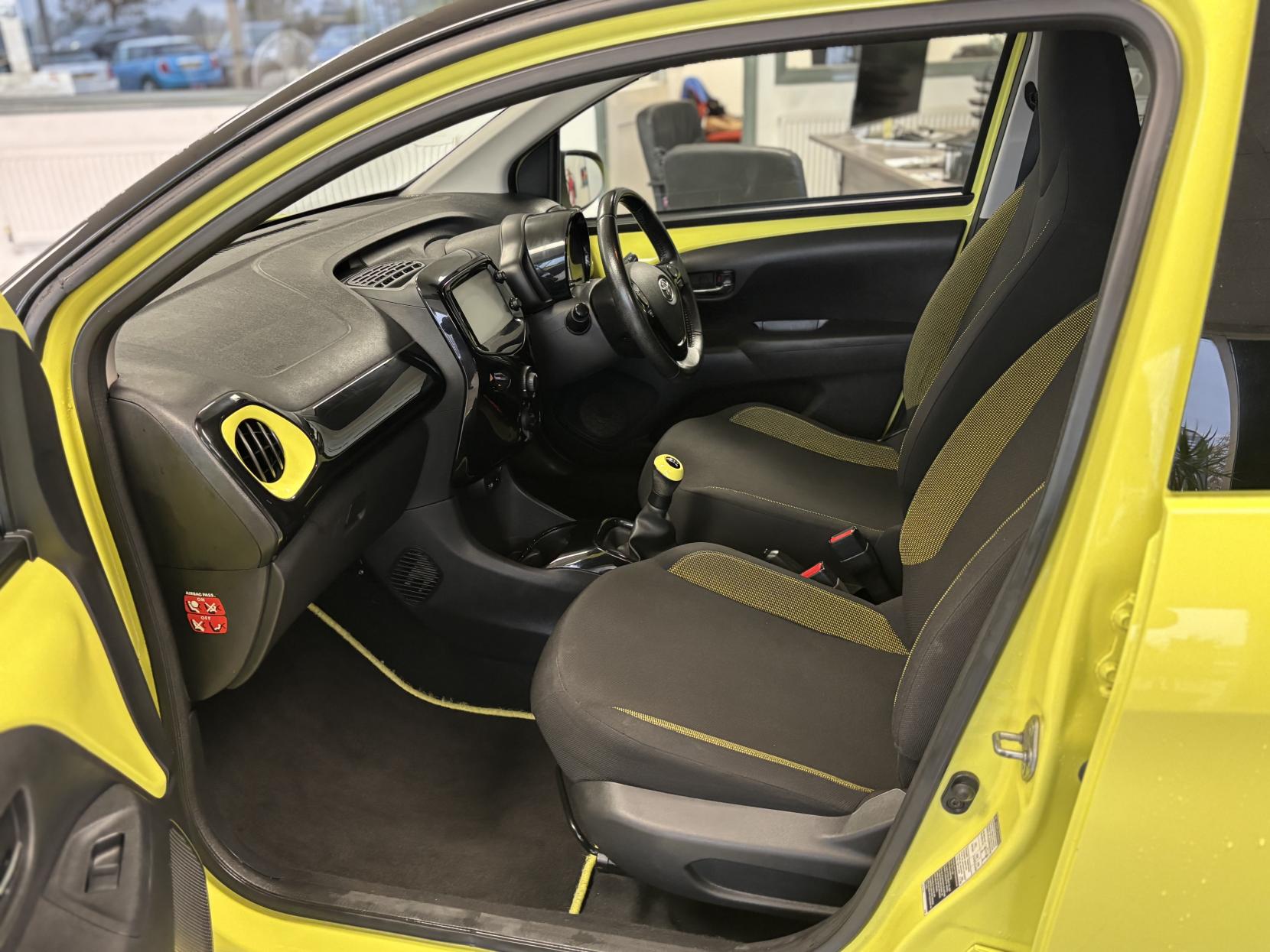 Toyota AYGO 1.0 VVT-i x-cite 3 Yellow Bi-Tone Hatchback 5dr Petrol Manual Euro 6 (68 ps)