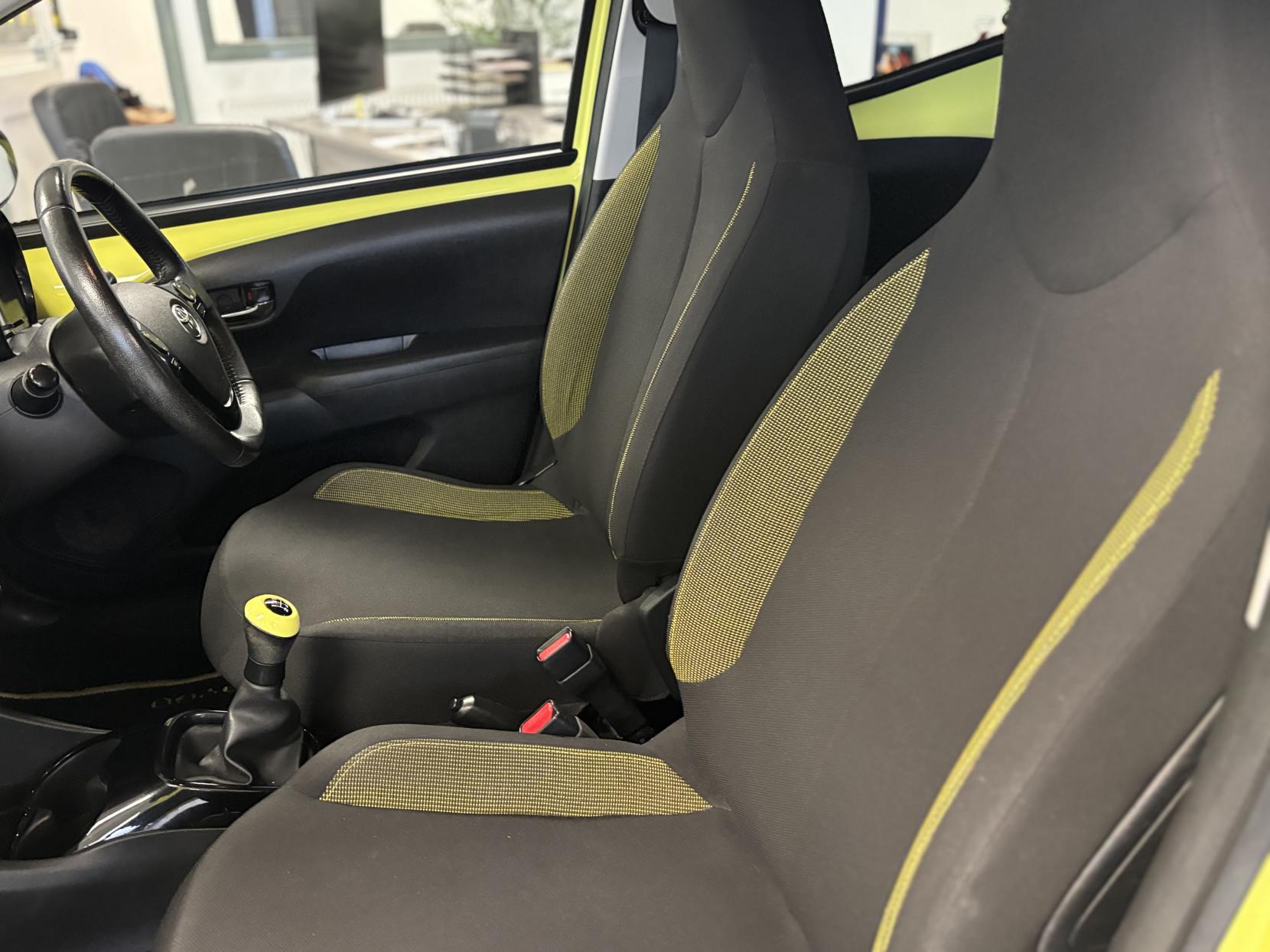 Toyota AYGO 1.0 VVT-i x-cite 3 Yellow Bi-Tone Hatchback 5dr Petrol Manual Euro 6 (68 ps)