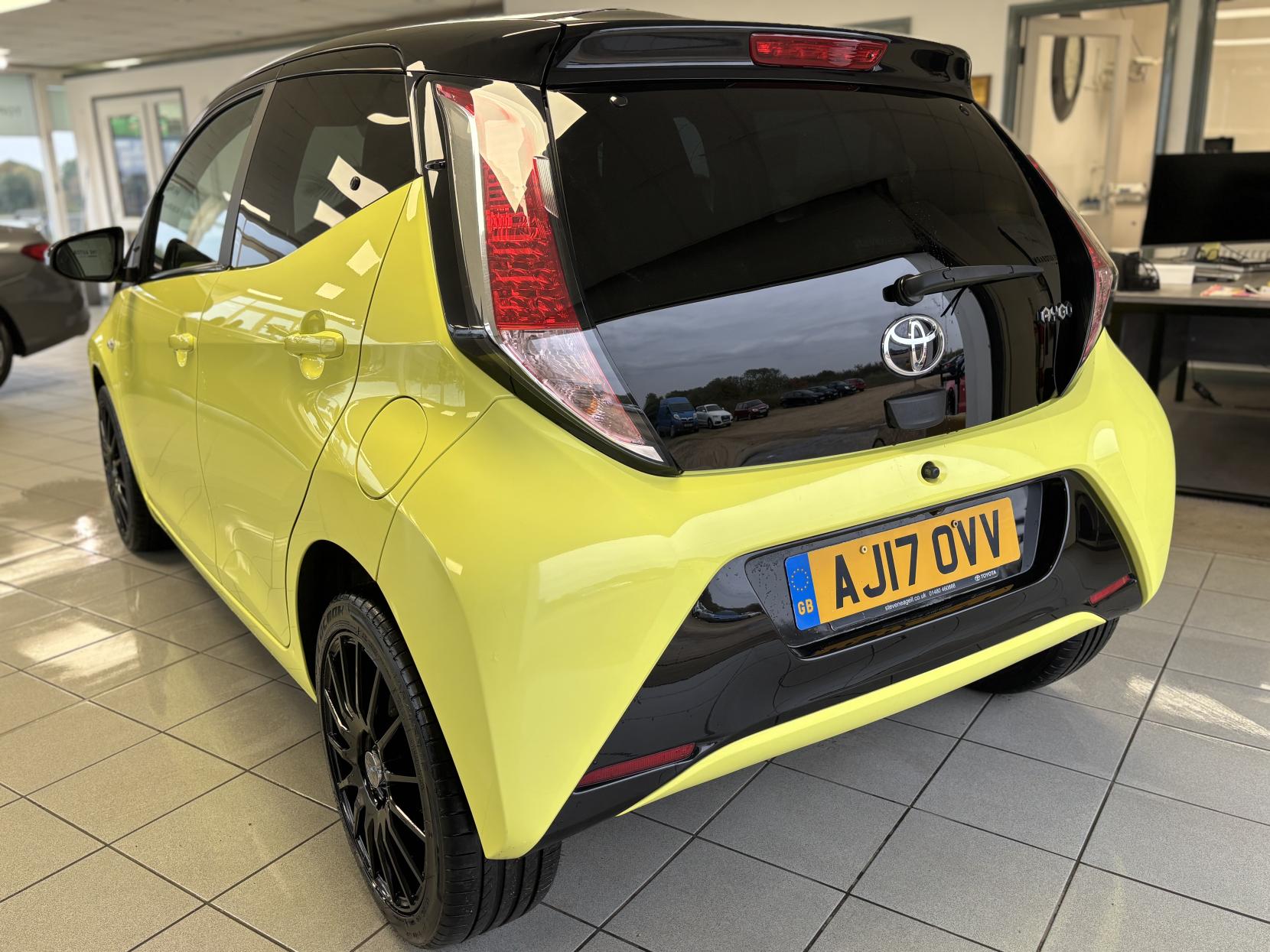 Toyota AYGO 1.0 VVT-i x-cite 3 Yellow Bi-Tone Hatchback 5dr Petrol Manual Euro 6 (68 ps)