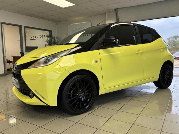 Toyota AYGO 1.0 VVT-i x-cite 3 Yellow Bi-Tone Hatchback 5dr Petrol Manual Euro 6 (68 ps)