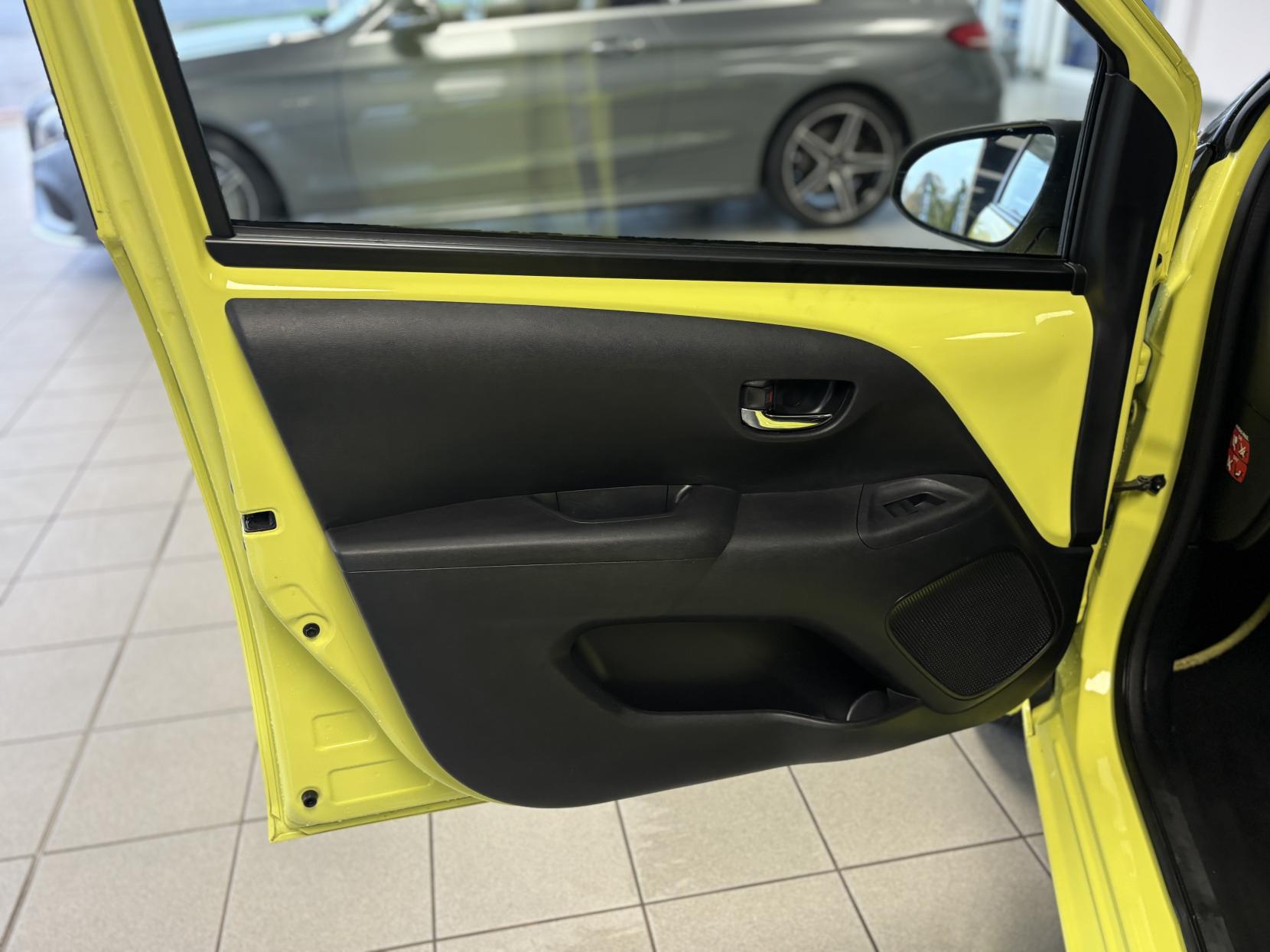 Toyota AYGO 1.0 VVT-i x-cite 3 Yellow Bi-Tone Hatchback 5dr Petrol Manual Euro 6 (68 ps)
