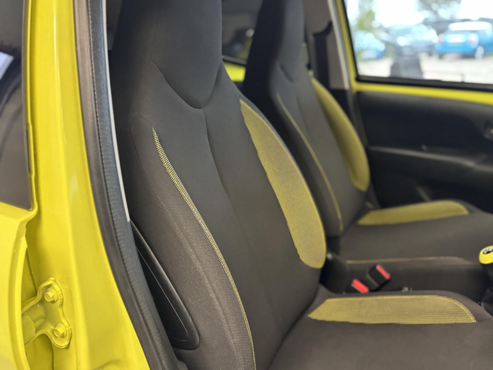 Toyota AYGO 1.0 VVT-i x-cite 3 Yellow Bi-Tone Hatchback 5dr Petrol Manual Euro 6 (68 ps)