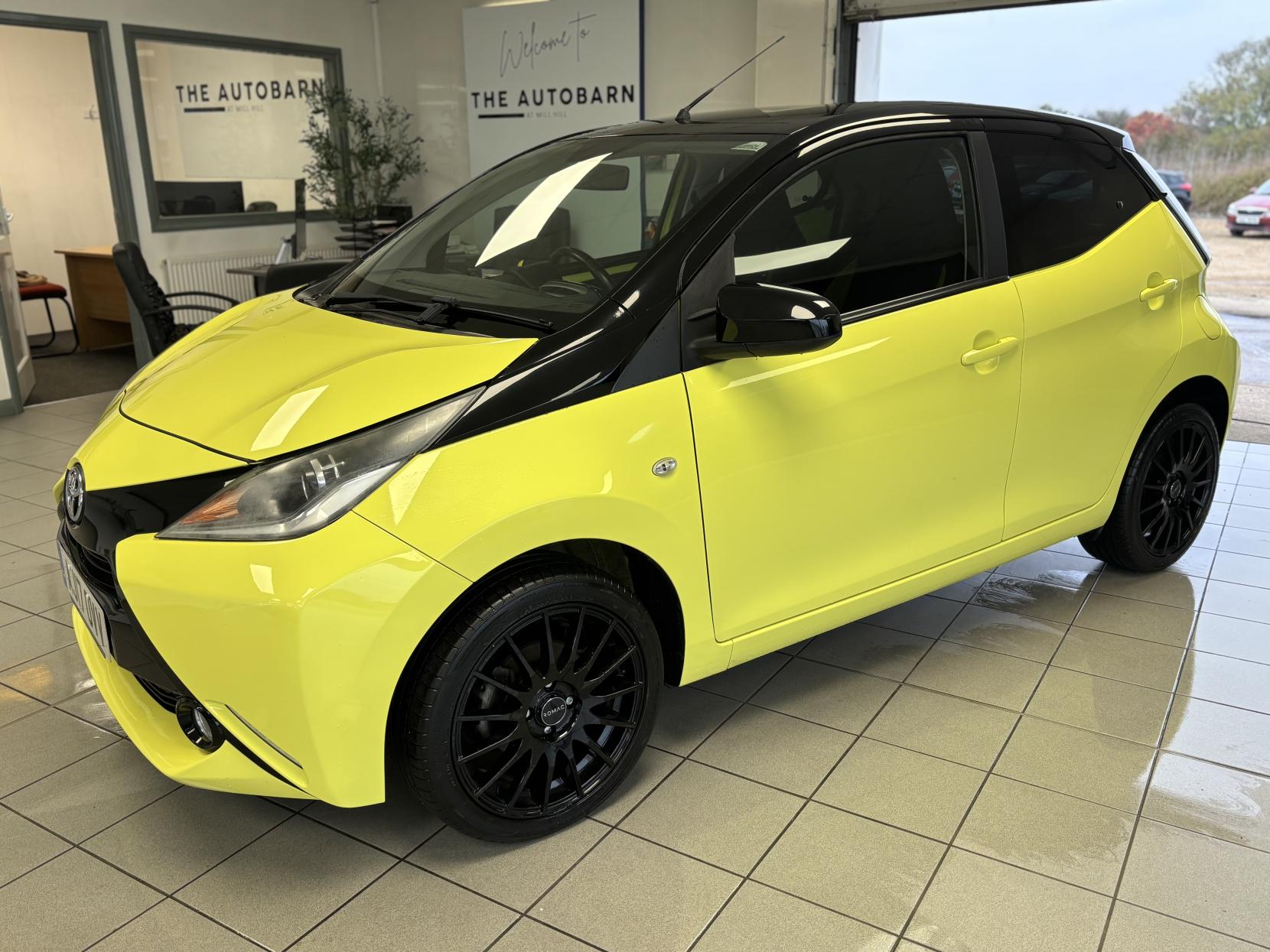 Toyota AYGO 1.0 VVT-i x-cite 3 Yellow Bi-Tone Hatchback 5dr Petrol Manual Euro 6 (68 ps)