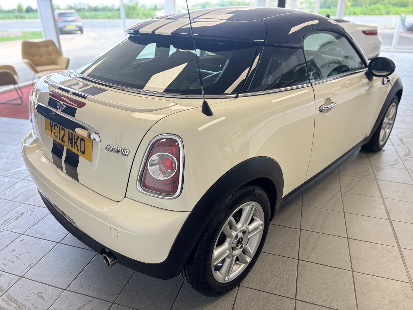 MINI Coupe 1.6 Cooper Coupe 2dr Petrol Manual Euro 5 (s/s) (122 ps)