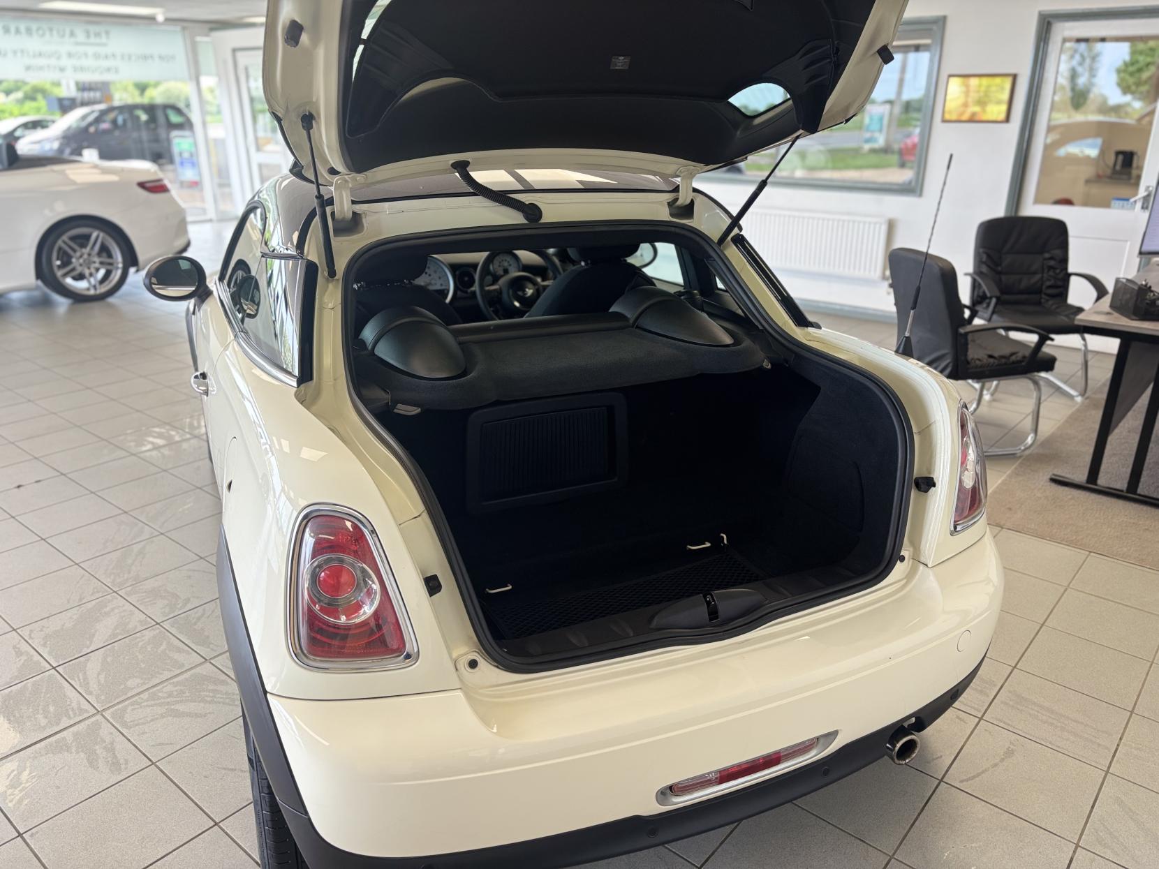 MINI Coupe 1.6 Cooper Coupe 2dr Petrol Manual Euro 5 (s/s) (122 ps)