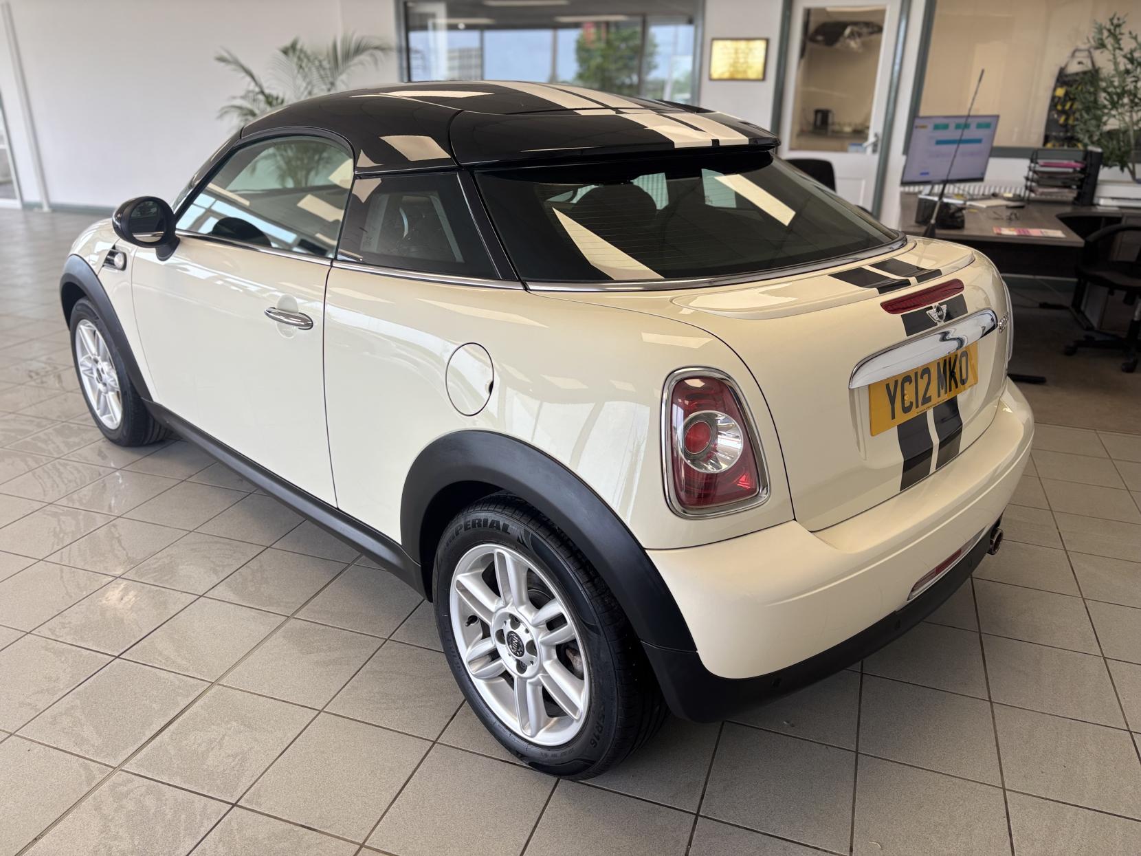 MINI Coupe 1.6 Cooper Coupe 2dr Petrol Manual Euro 5 (s/s) (122 ps)