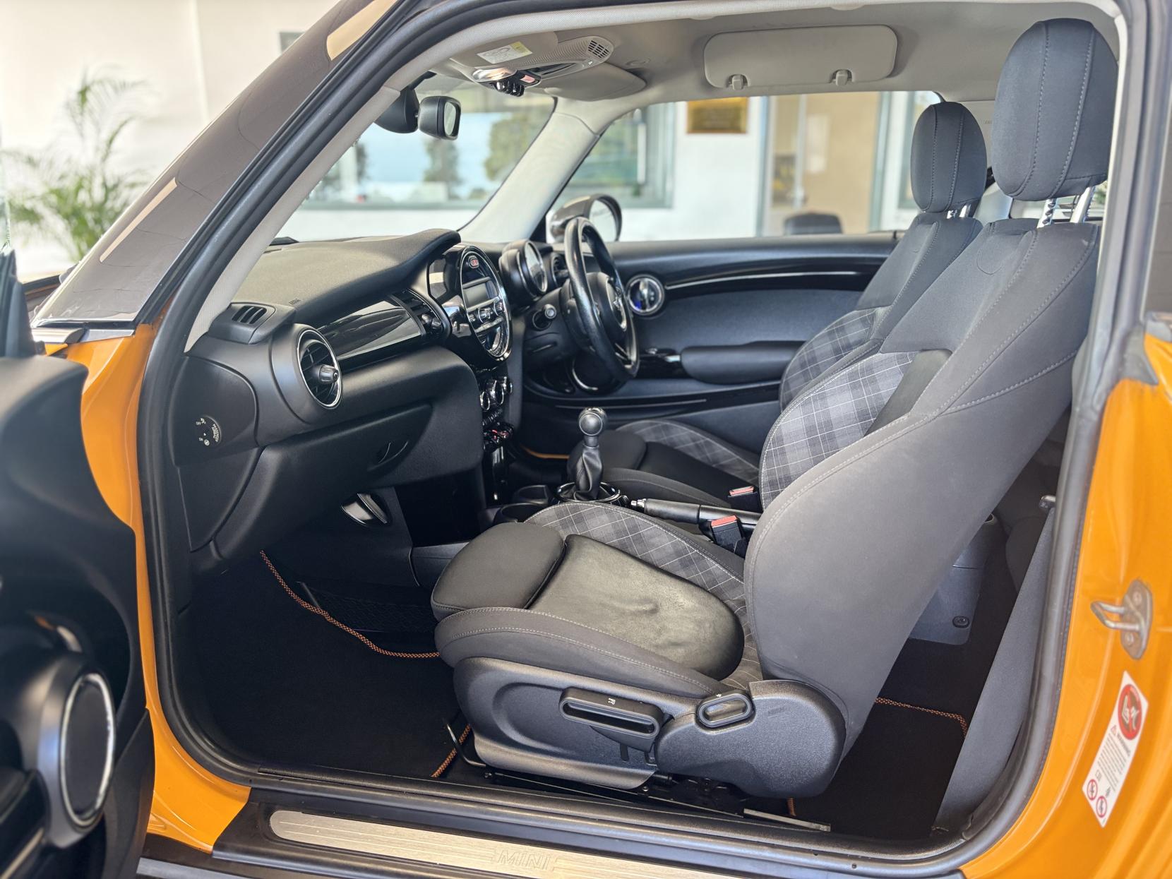 MINI Hatch 1.5 Cooper D Hatchback 3dr Diesel Manual Euro 6 (s/s) (116 ps)