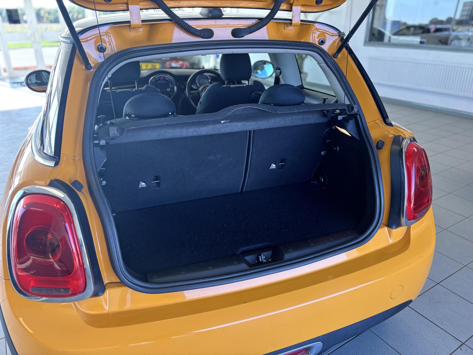 MINI Hatch 1.5 Cooper D Hatchback 3dr Diesel Manual Euro 6 (s/s) (116 ps)