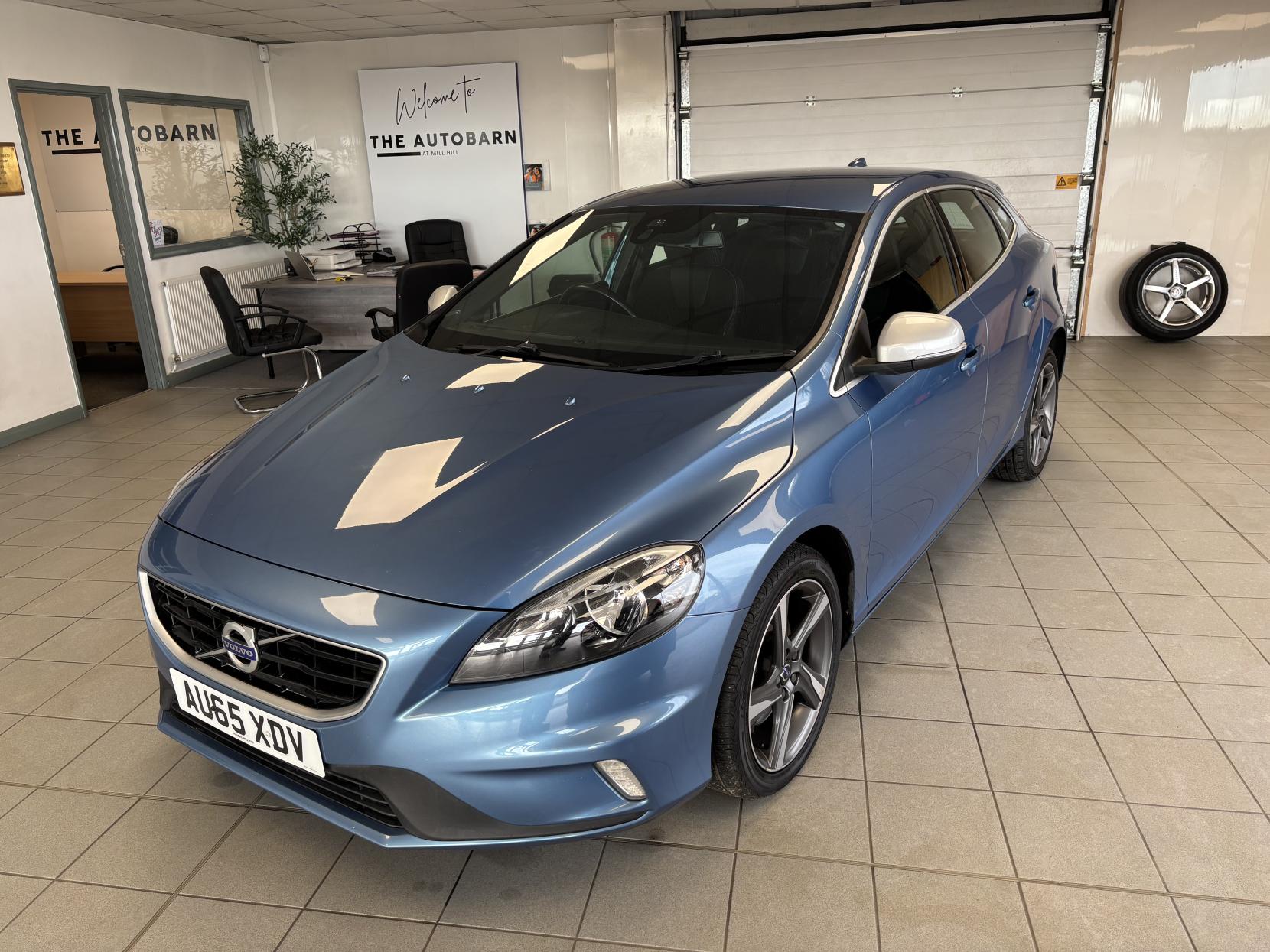 Volvo V40 2.0 T2 R-Design Hatchback 5dr Petrol Manual Euro 6 (s/s) (122 ps)