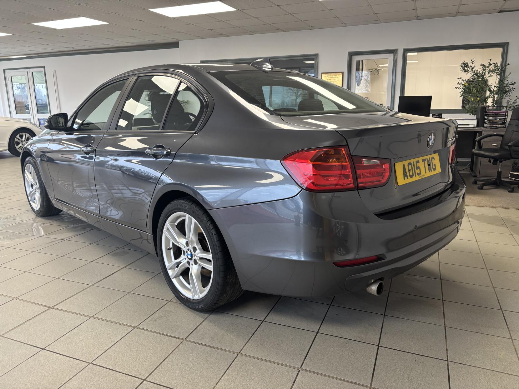 BMW 3 Series 2.0 318d SE Saloon 4dr Diesel Manual Euro 5 (s/s) (143 ps)