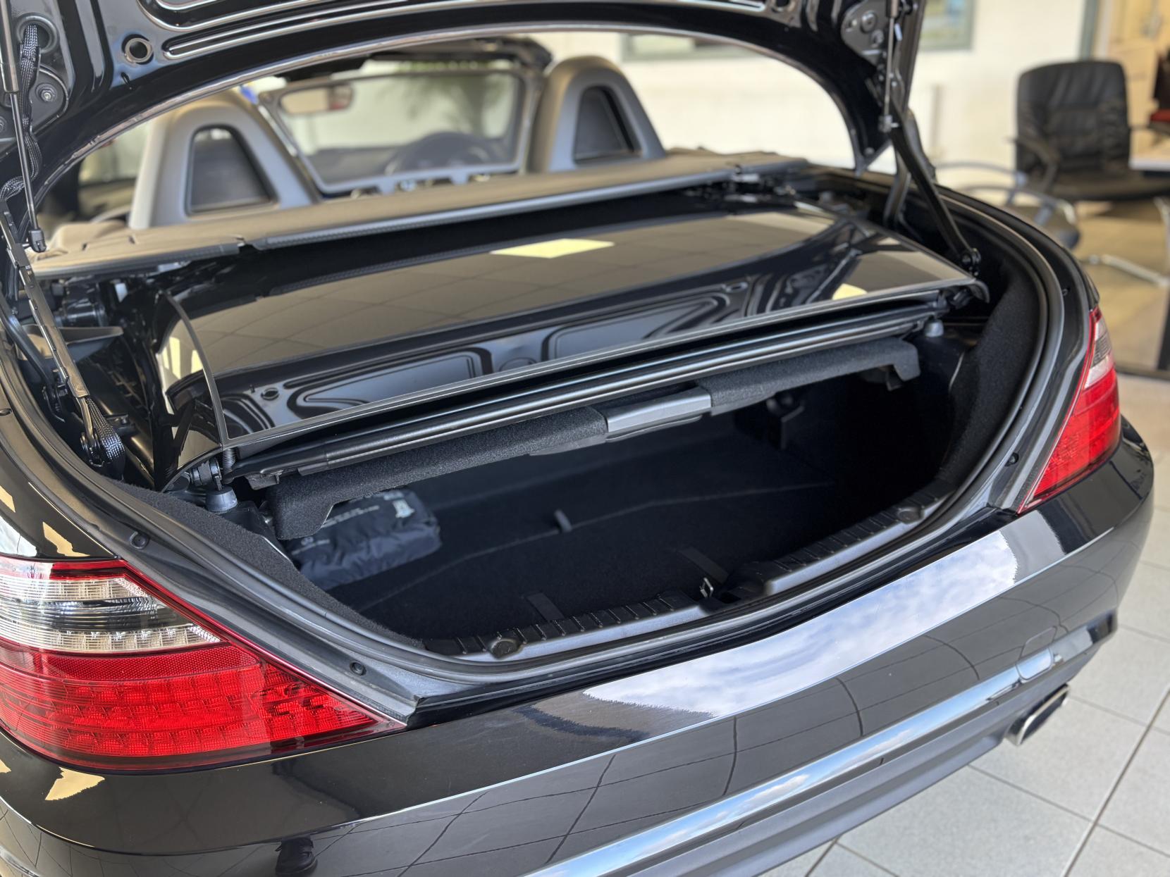 Mercedes-Benz SLK 2.1 SLK250d AMG Sport Convertible 2dr Diesel G-Tronic Euro 6 (s/s) (204 ps)