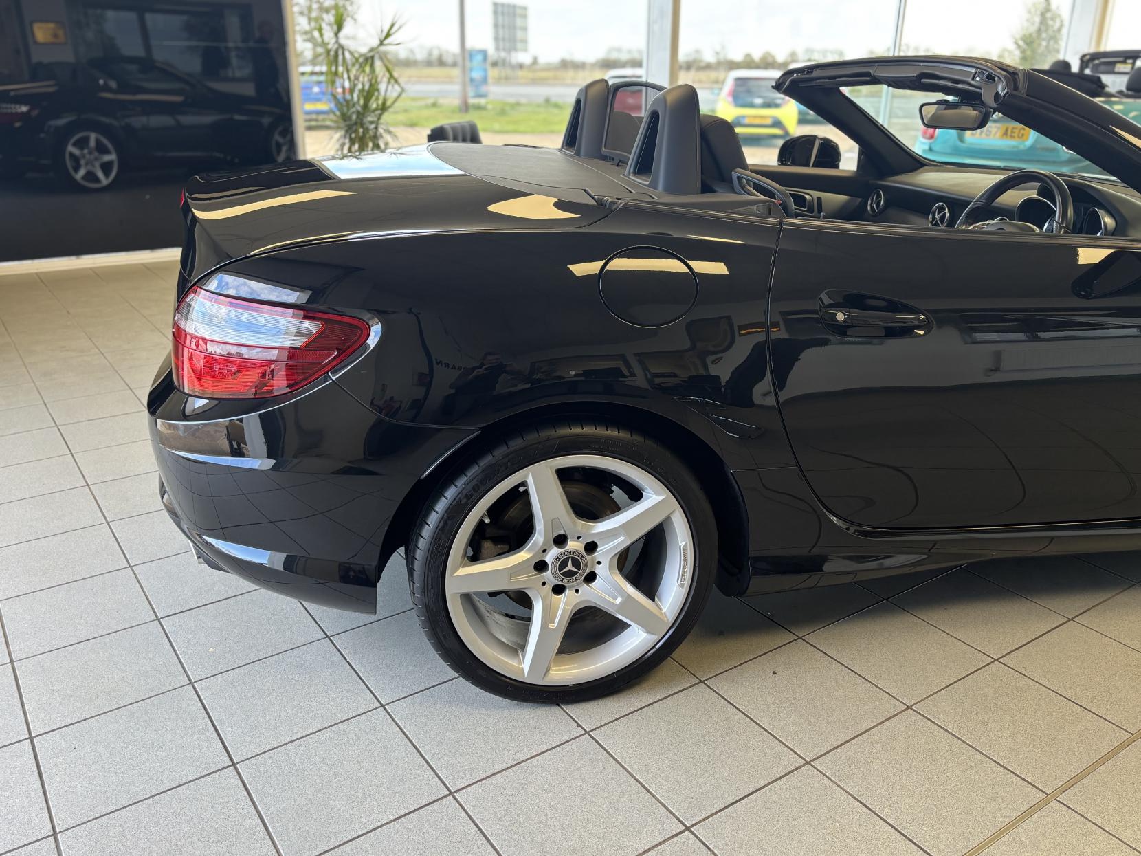Mercedes-Benz SLK 2.1 SLK250d AMG Sport Convertible 2dr Diesel G-Tronic Euro 6 (s/s) (204 ps)
