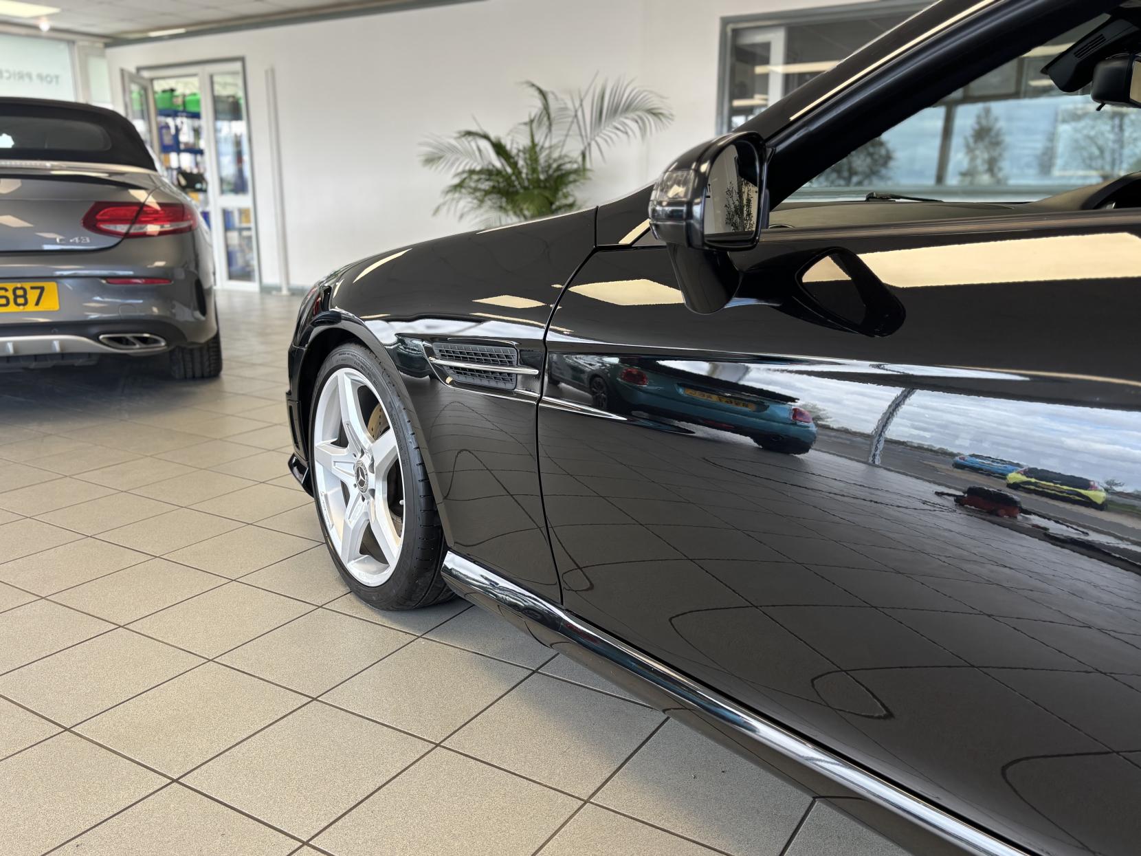 Mercedes-Benz SLK 2.1 SLK250d AMG Sport Convertible 2dr Diesel G-Tronic Euro 6 (s/s) (204 ps)