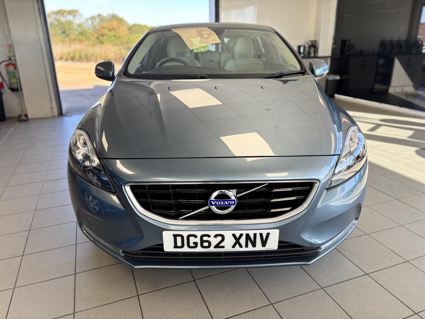 Volvo V40 1.6 D2 SE Nav Hatchback 5dr Diesel Manual Euro 5 (s/s) (115 ps)